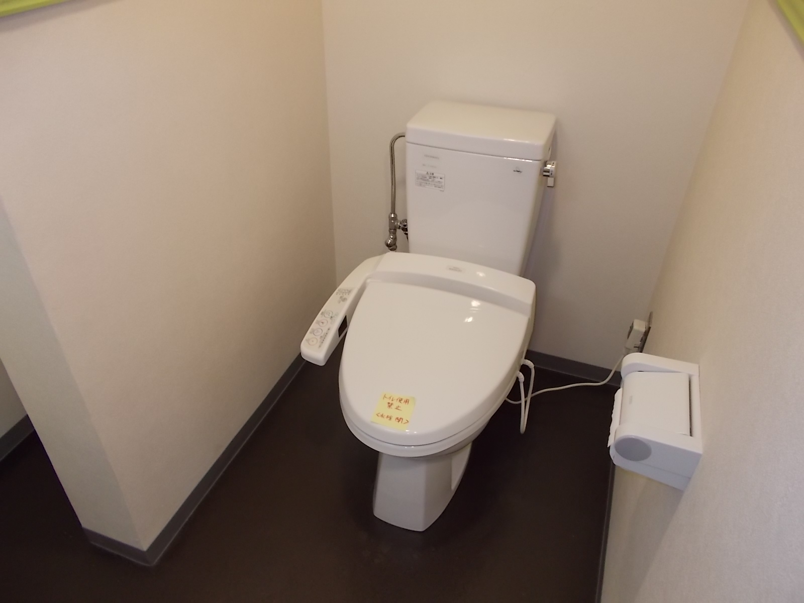ウォシュレット付きトイレ個室