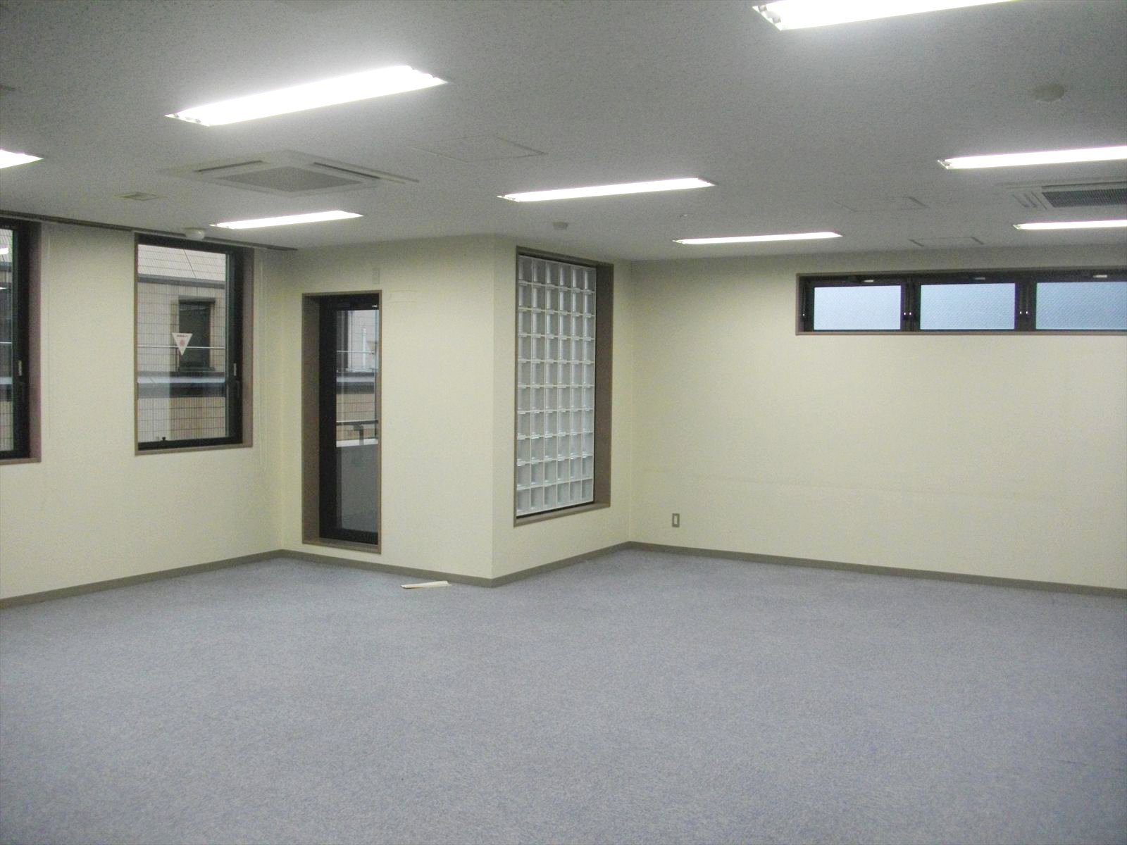 オフィス室内参考画像