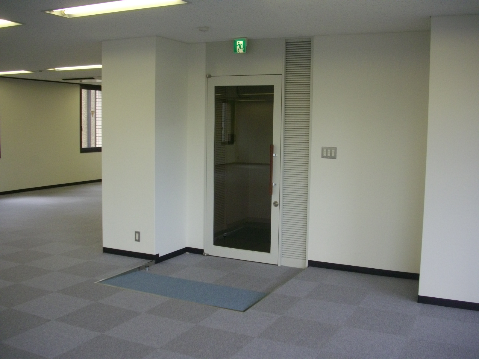 フロア入口
