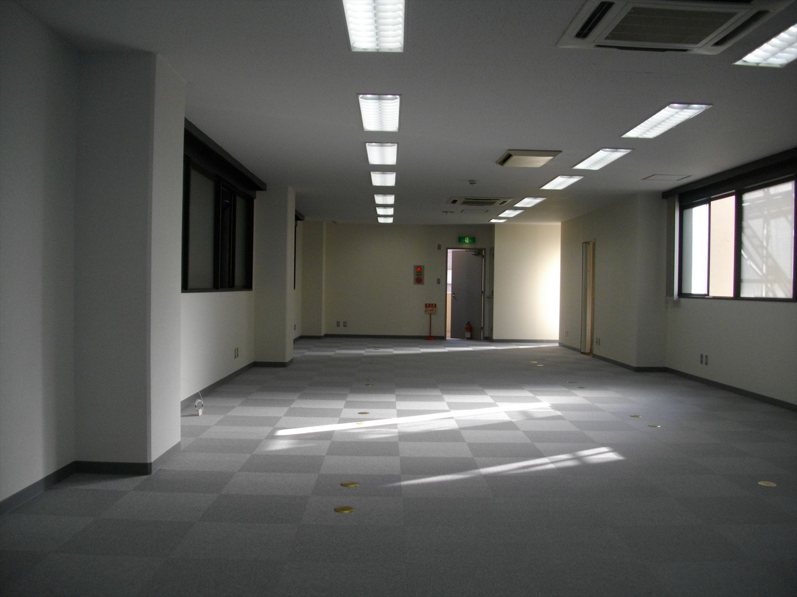 オフィス室内参考画像