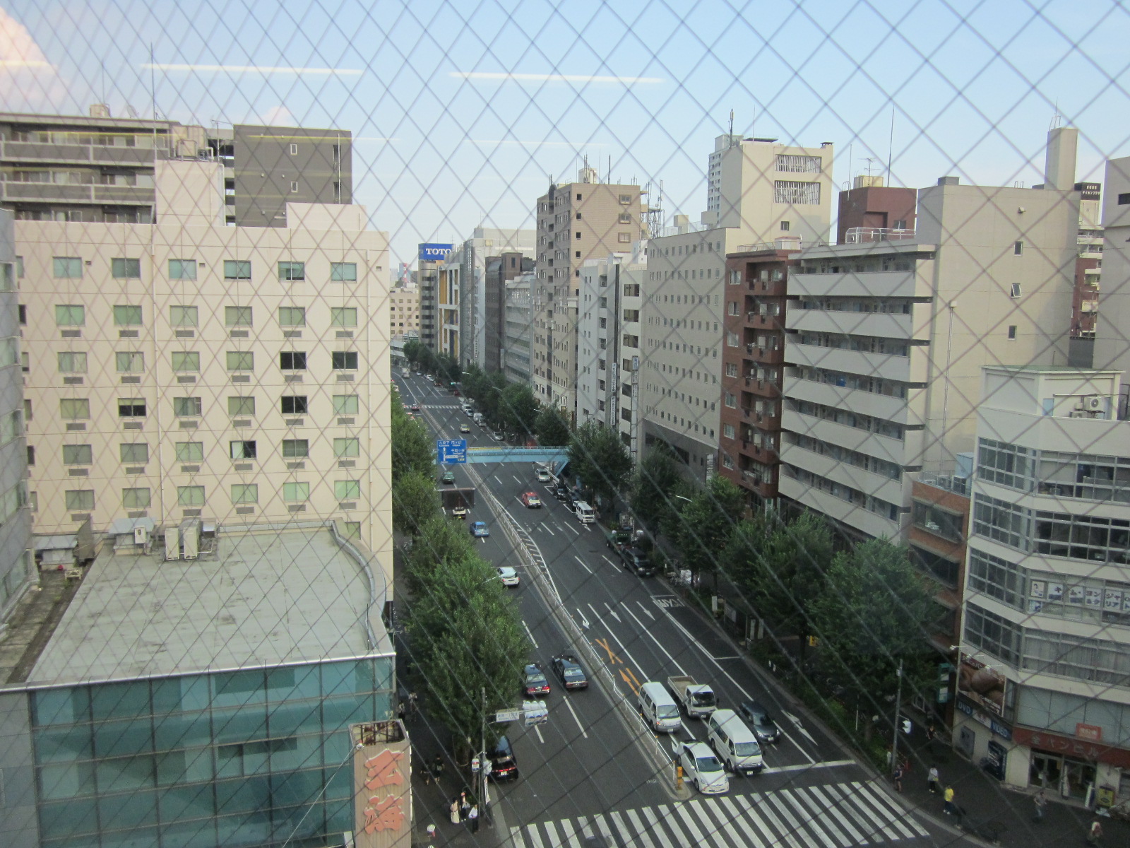 靖国通りを見下ろす眺望は絶景