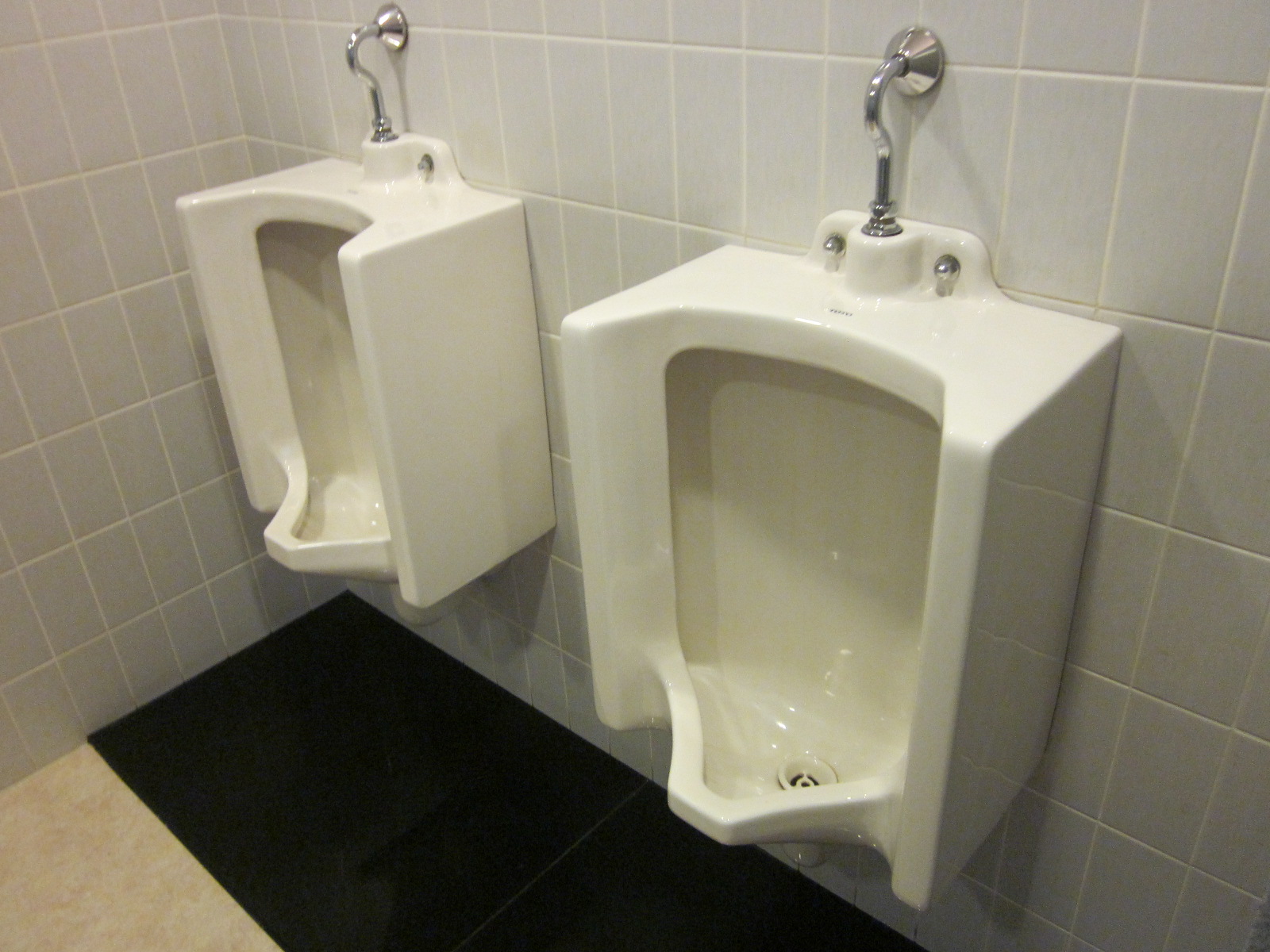 綺麗な男性用トイレ