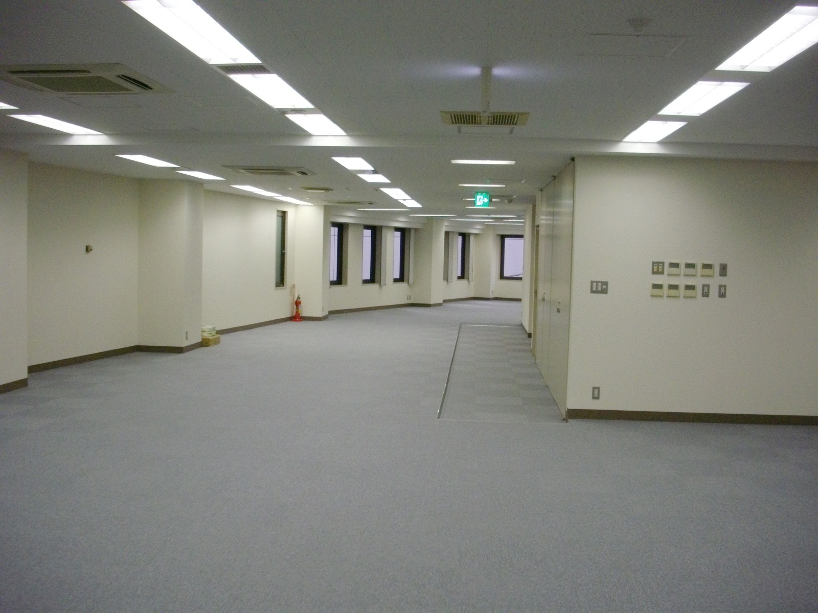 区画左から見た入口付近