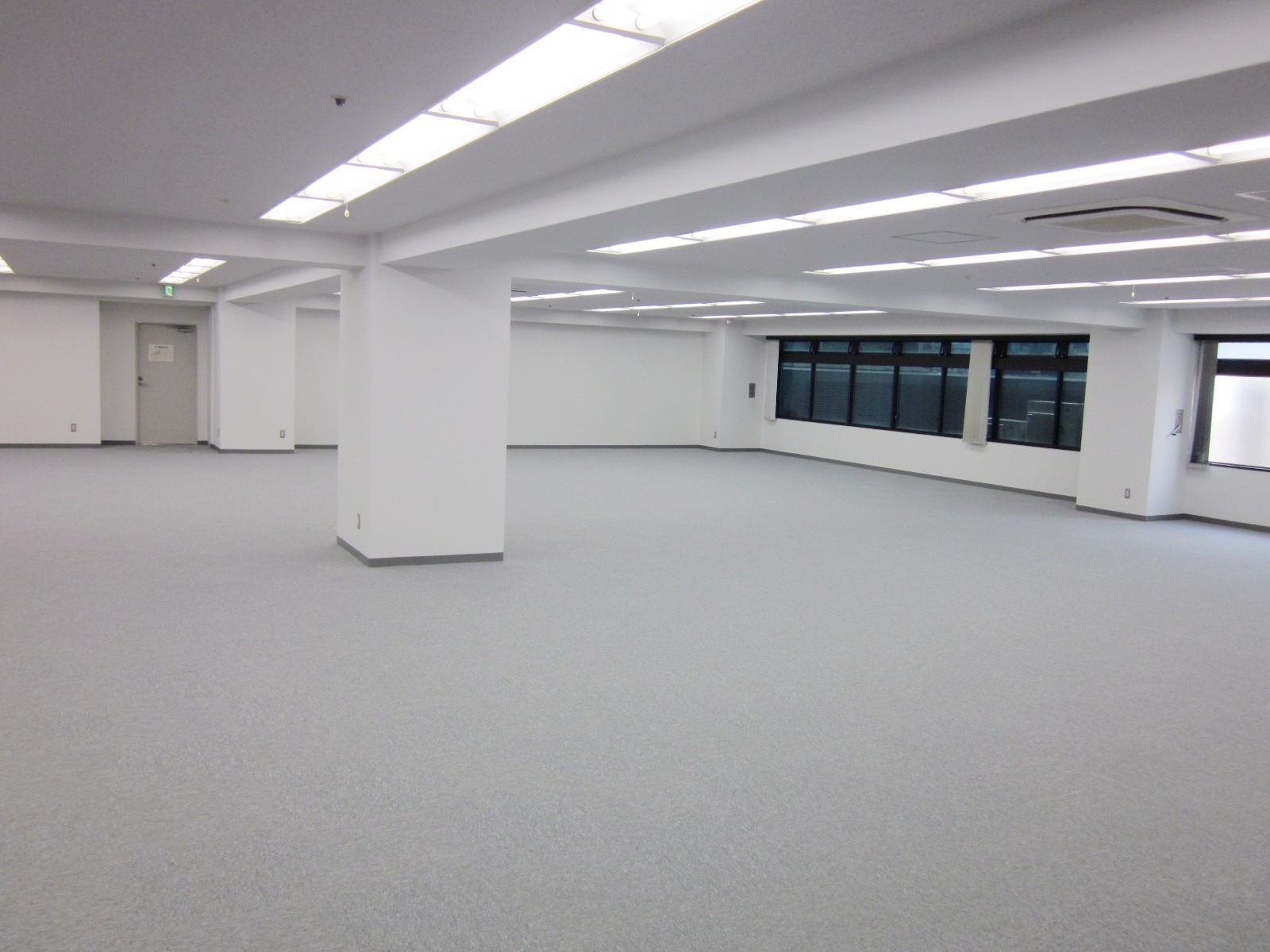 オフィス室内参考画像