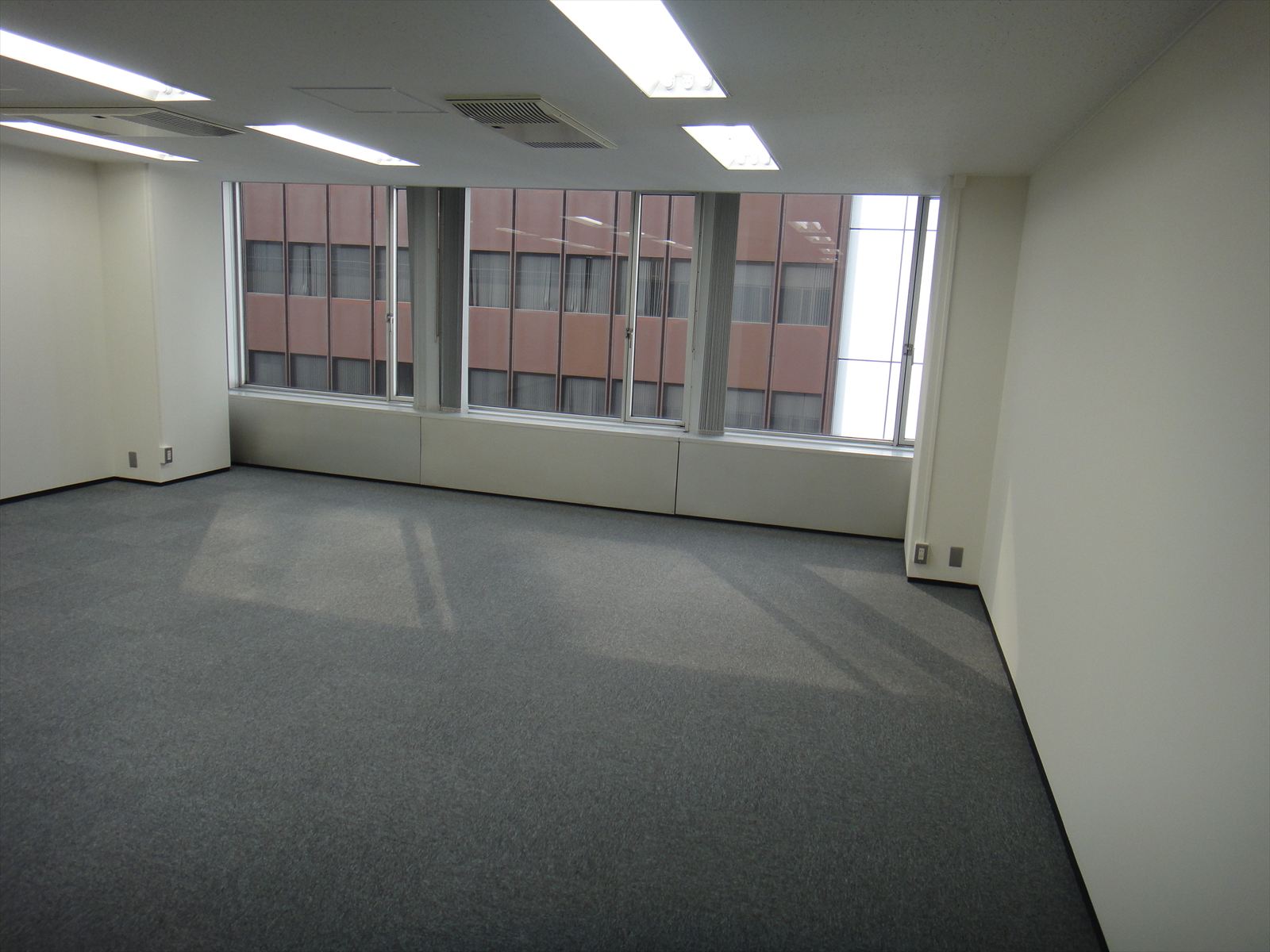 オフィス室内参考画像（8階・22坪）