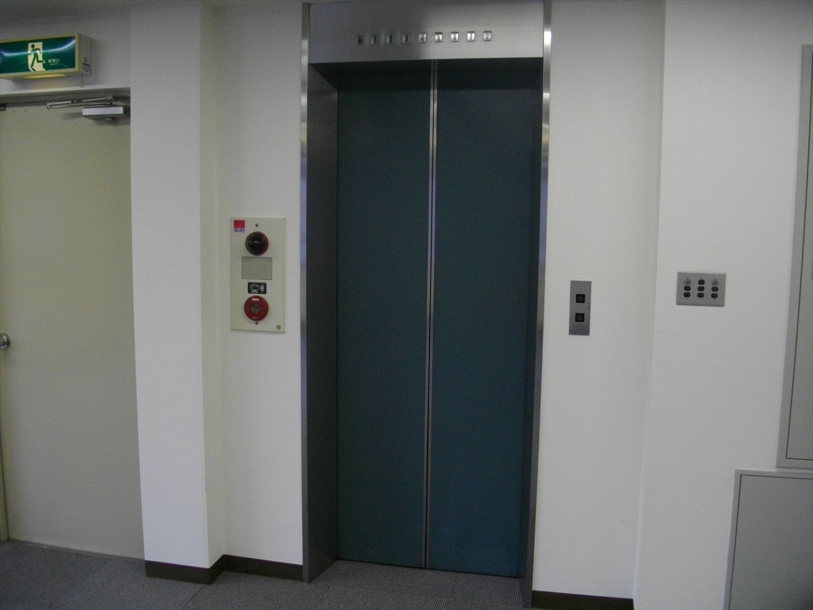 エレベーター1基