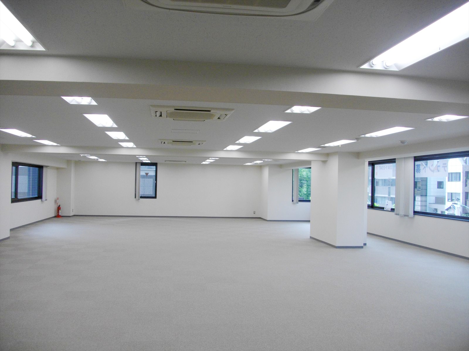 オフィス室内参考画像