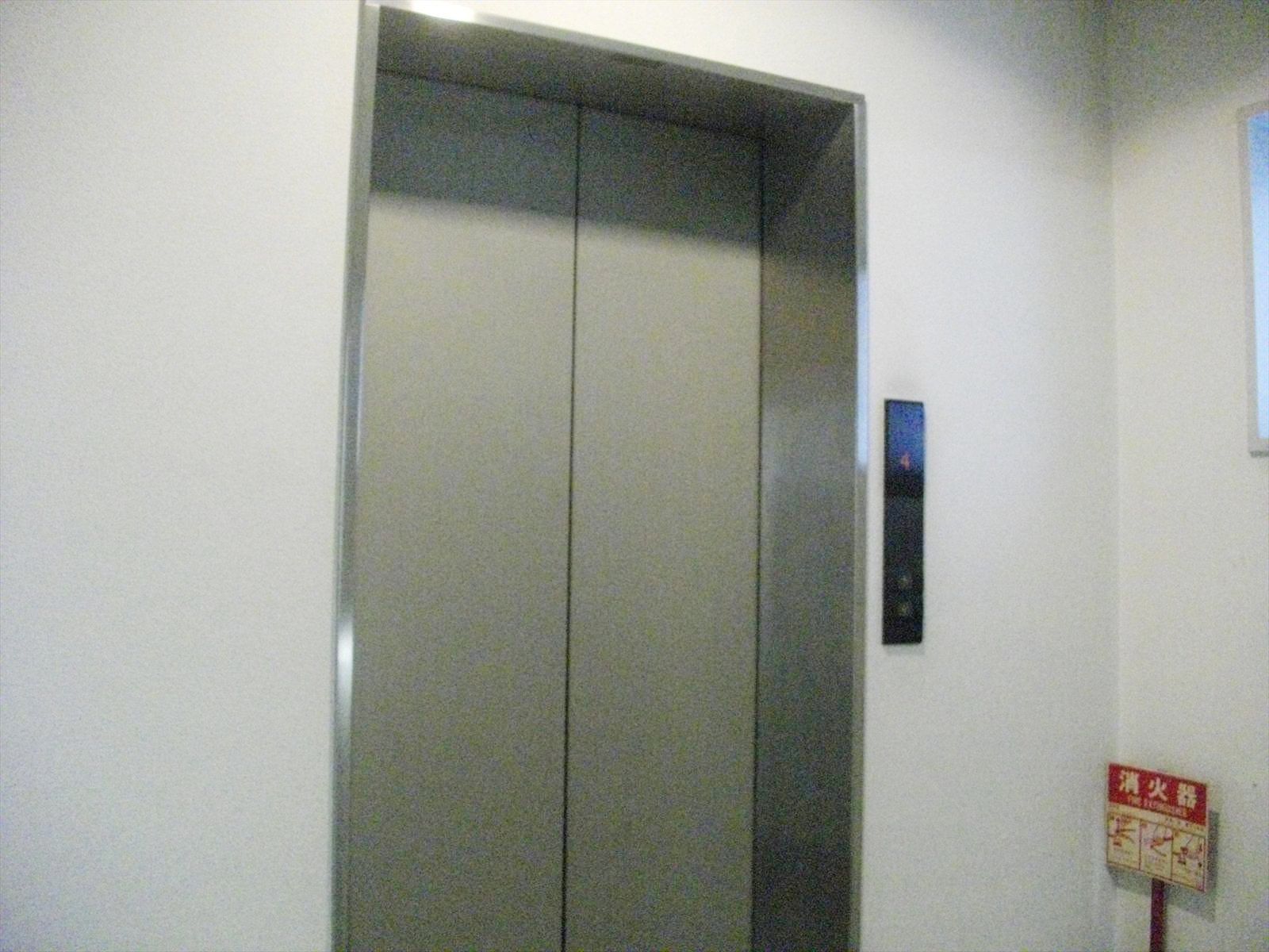エレベーター1基