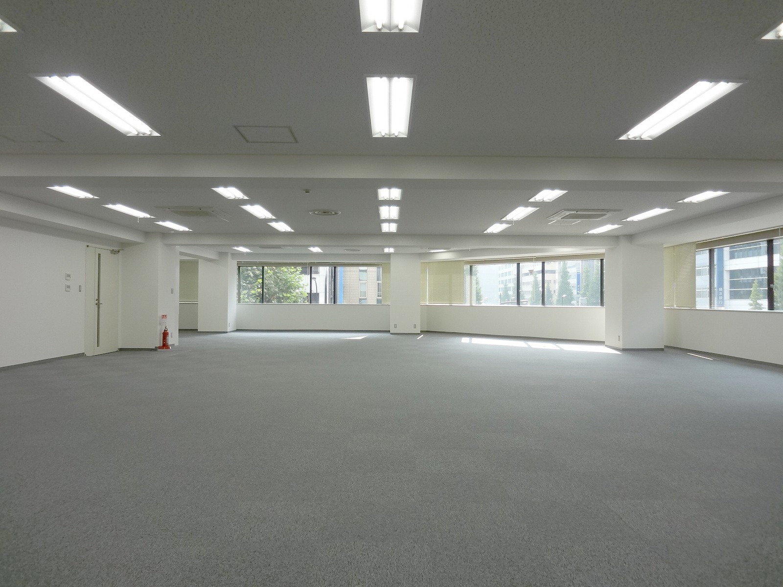 オフィス室内参考画像