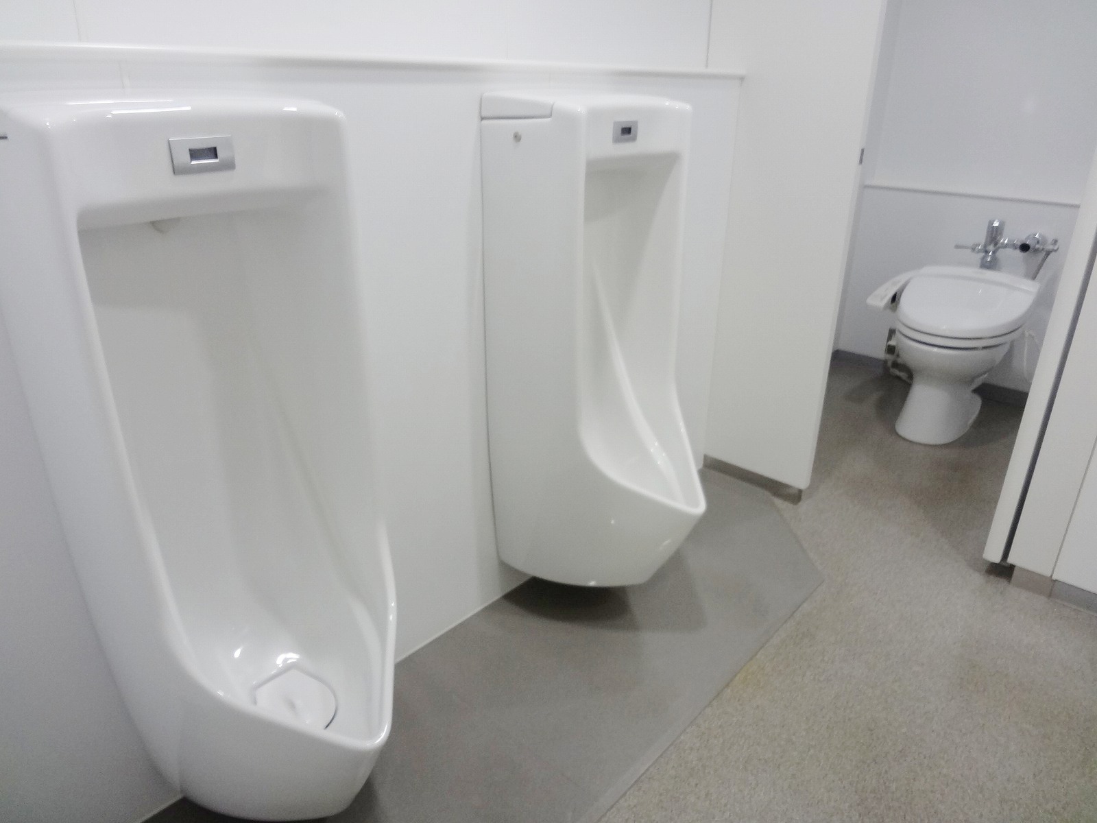 男性用トイレ