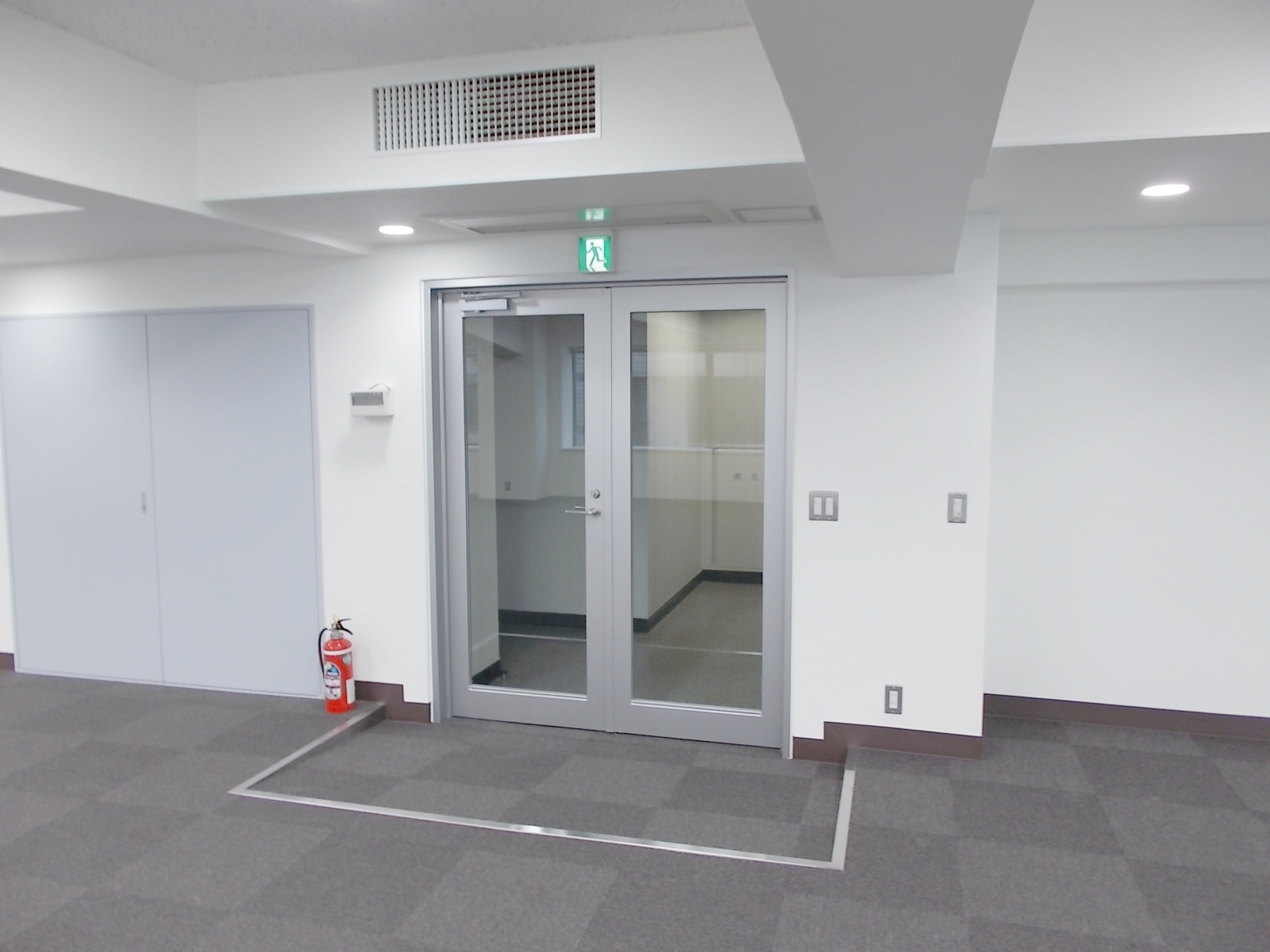 貸室出入口