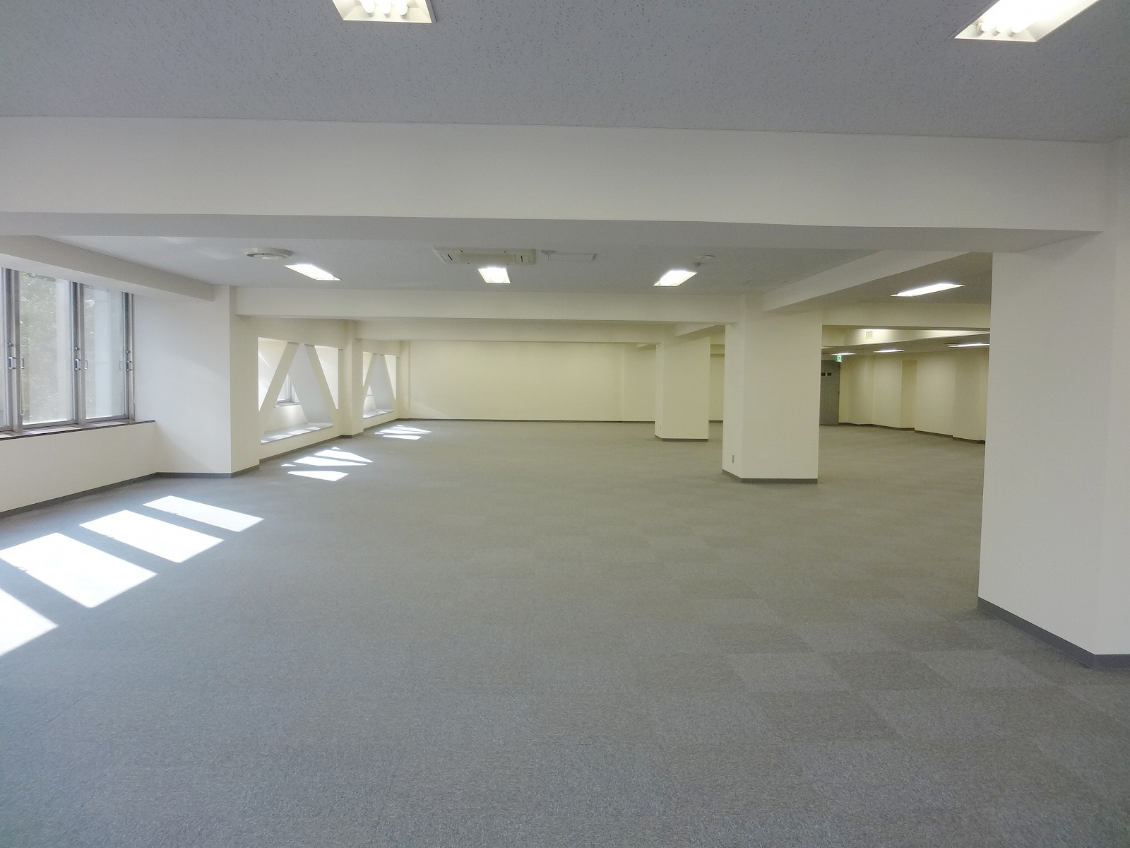 オフィス室内参考画像