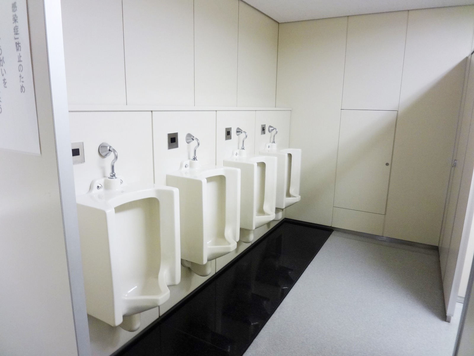 男性用トイレ