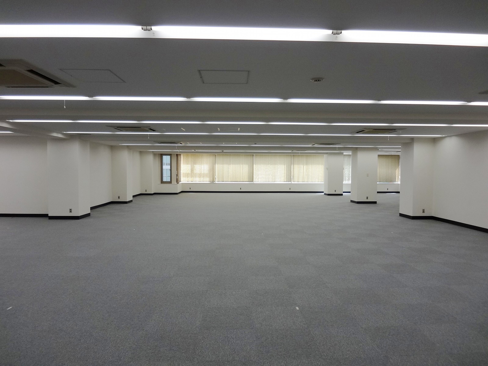 オフィス室内参考画像