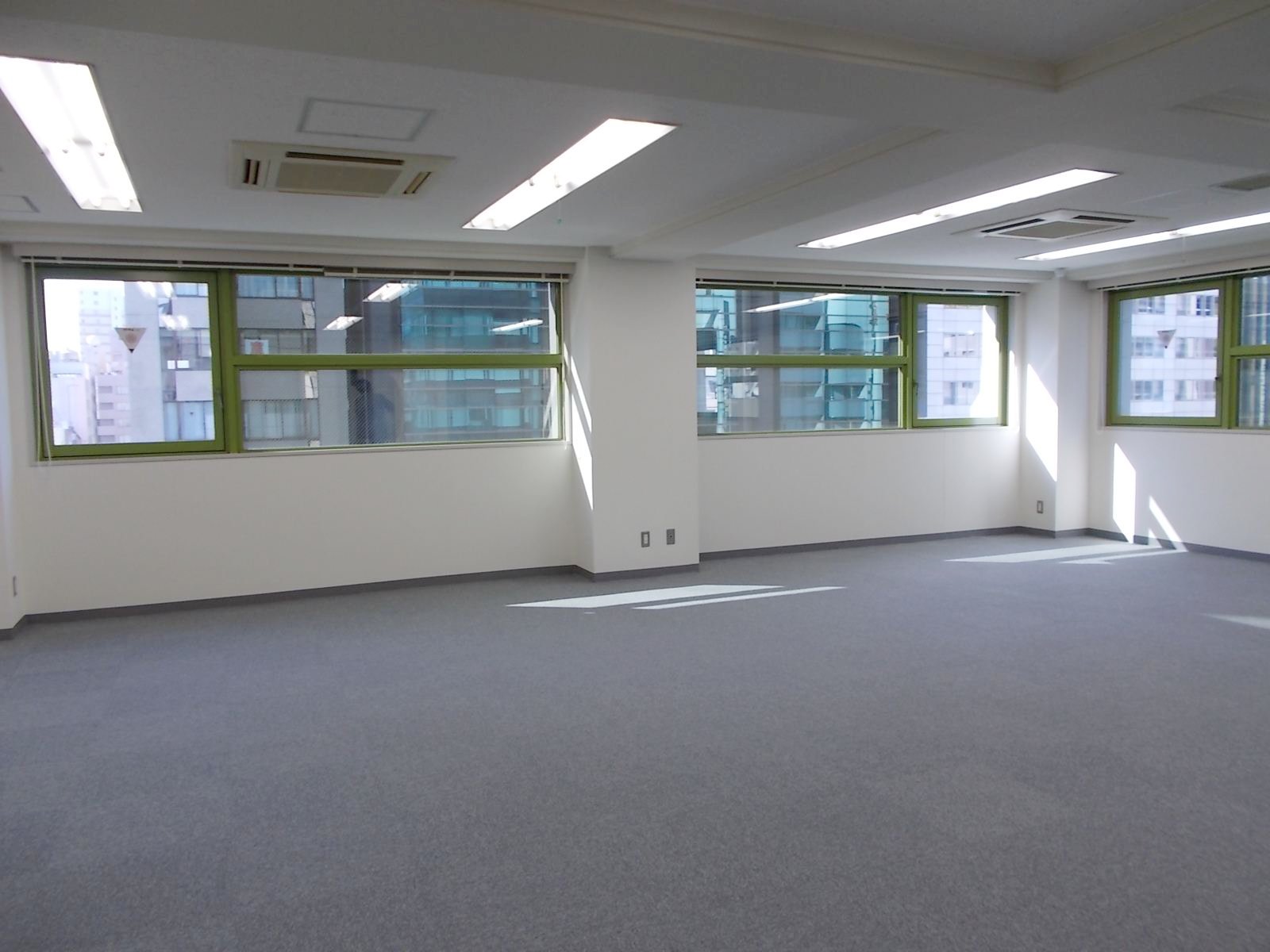 オフィス室内参考画像