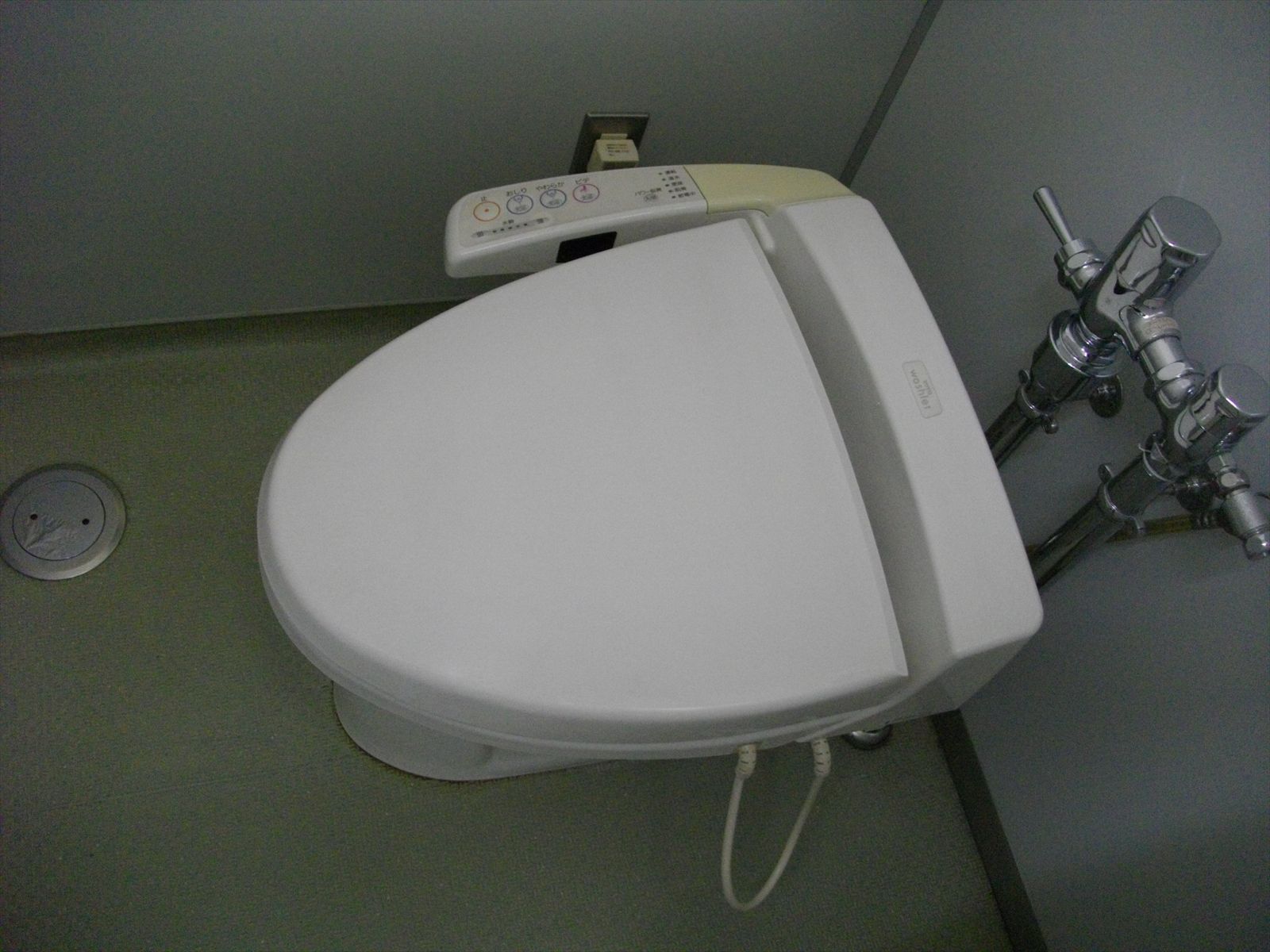 ウォシュレット付きトイレ