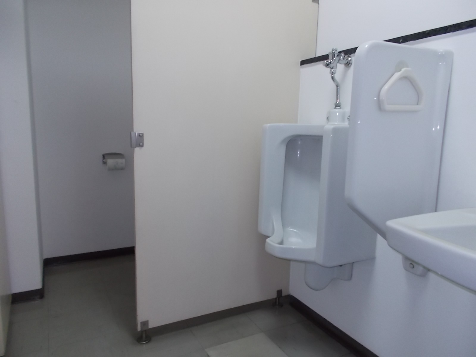 男子トイレ内