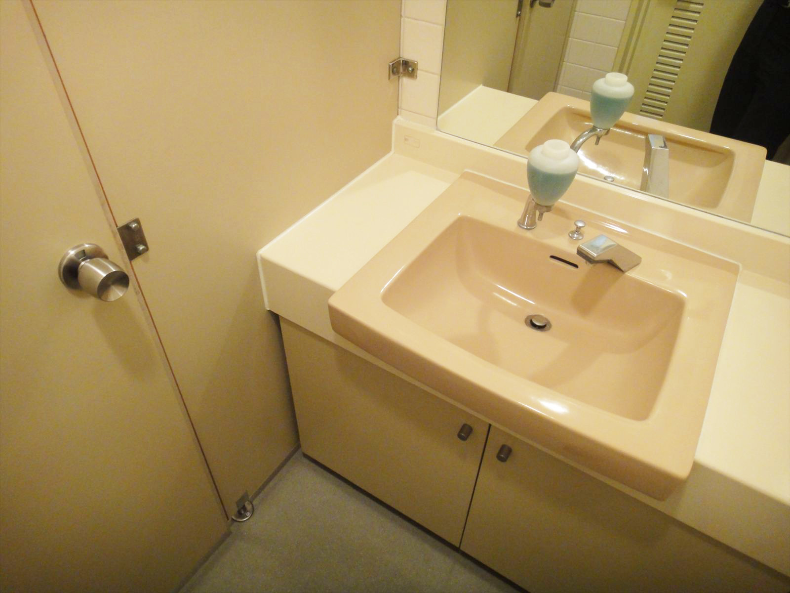 トイレ内の洗面台