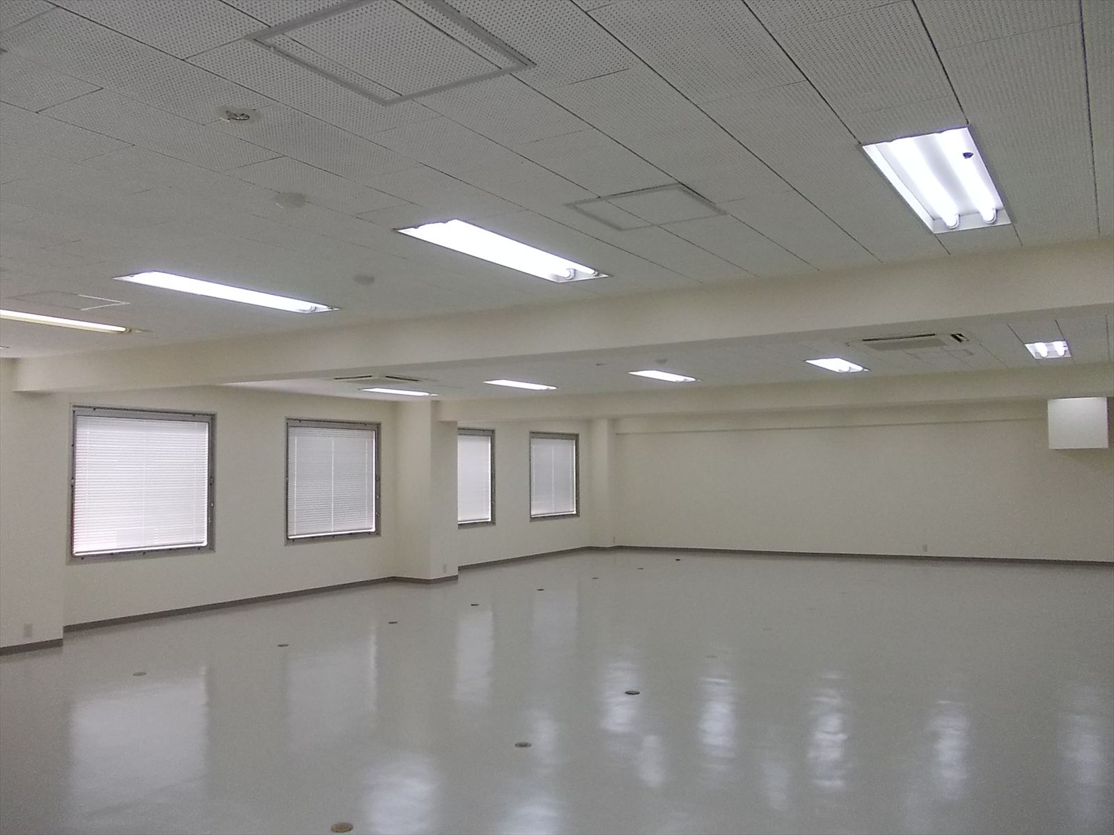 オフィス室内参考画像