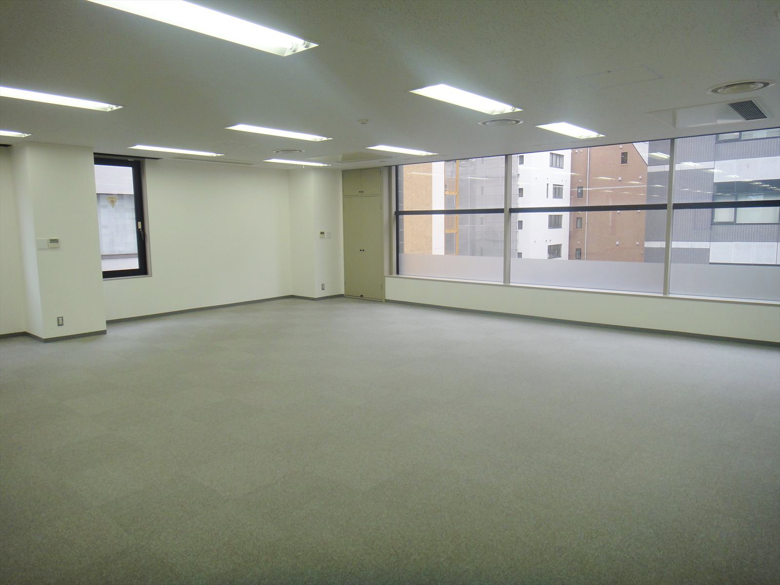 オフィス室内参考画像