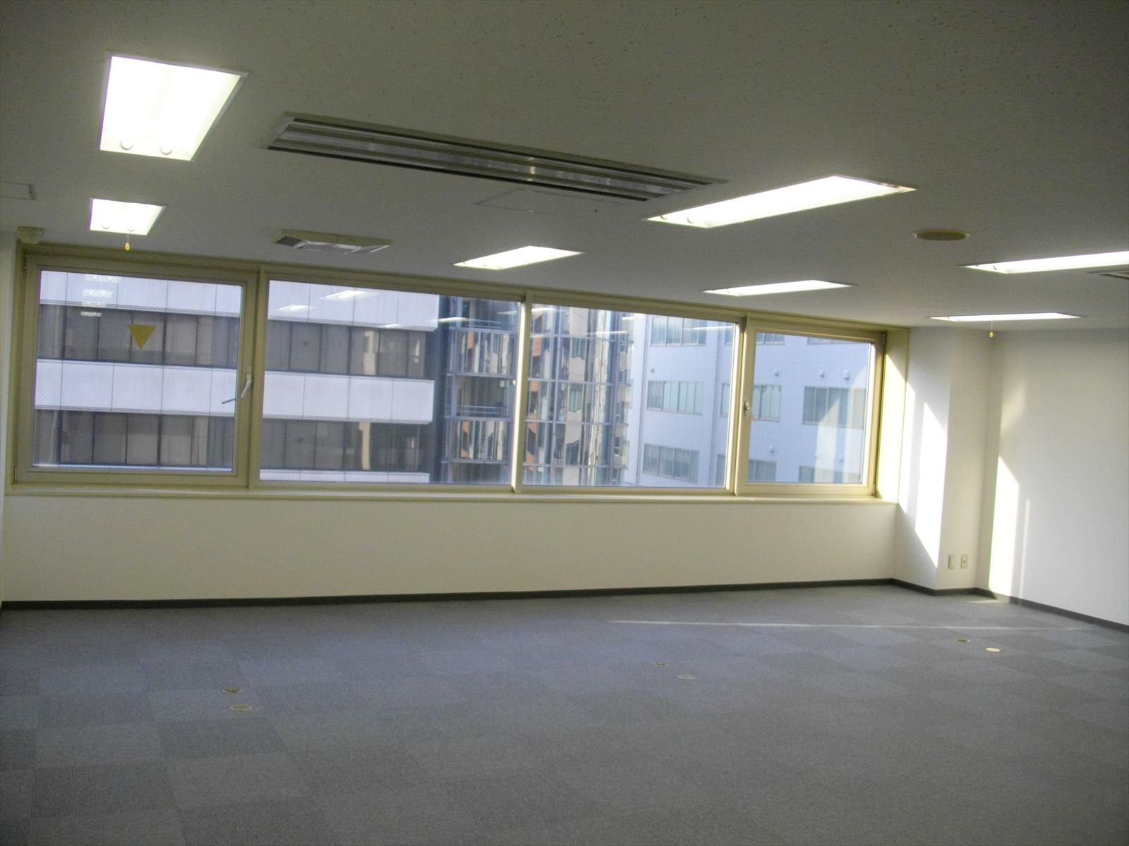 オフィス室内参考画像