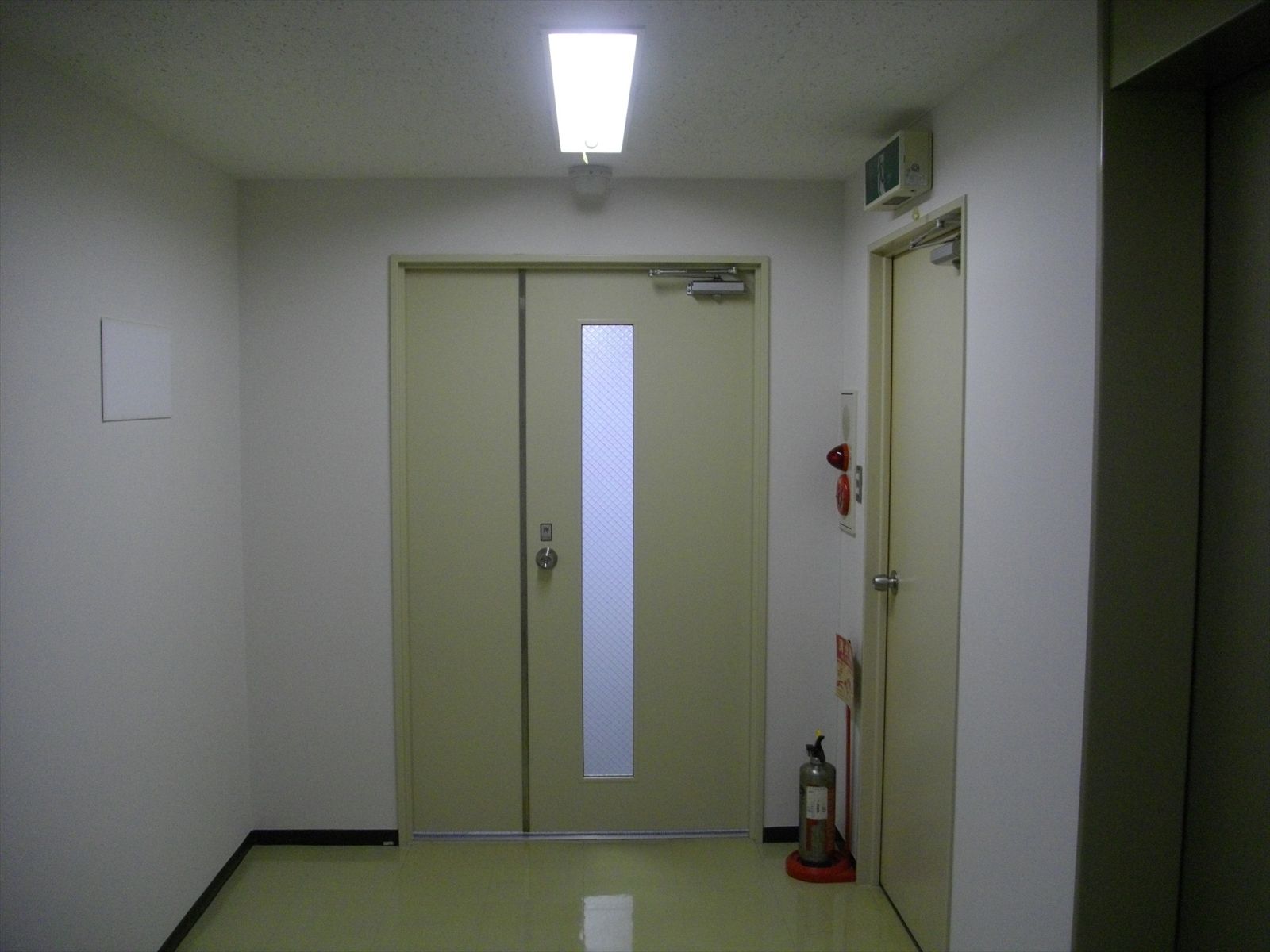 貸室出入口