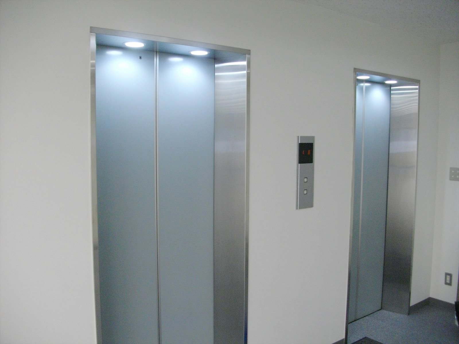 エレベーターは2基