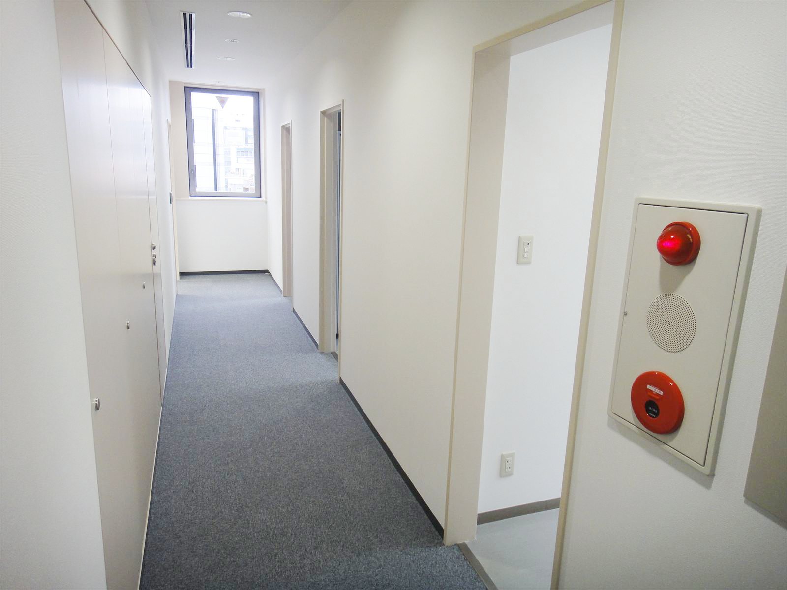 エレベーター前の通路