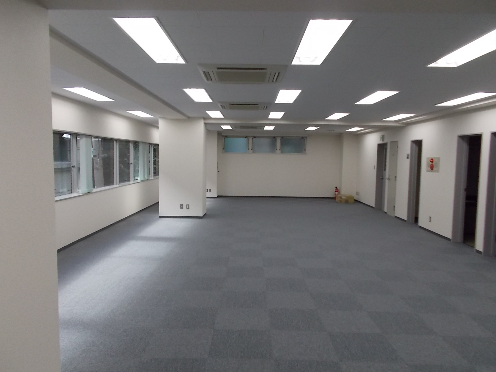 オフィス室内の様子