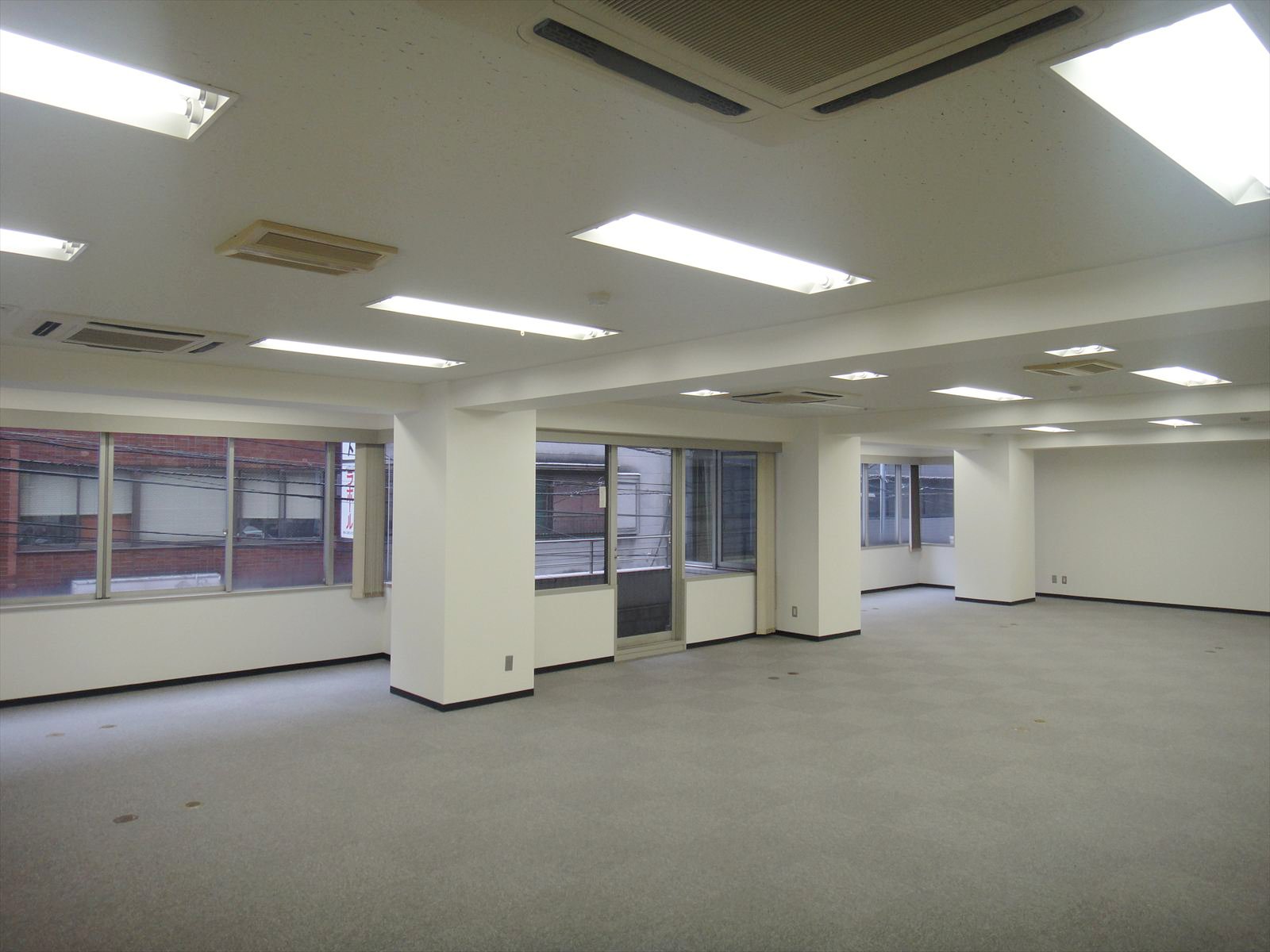 オフィス室内参考画像