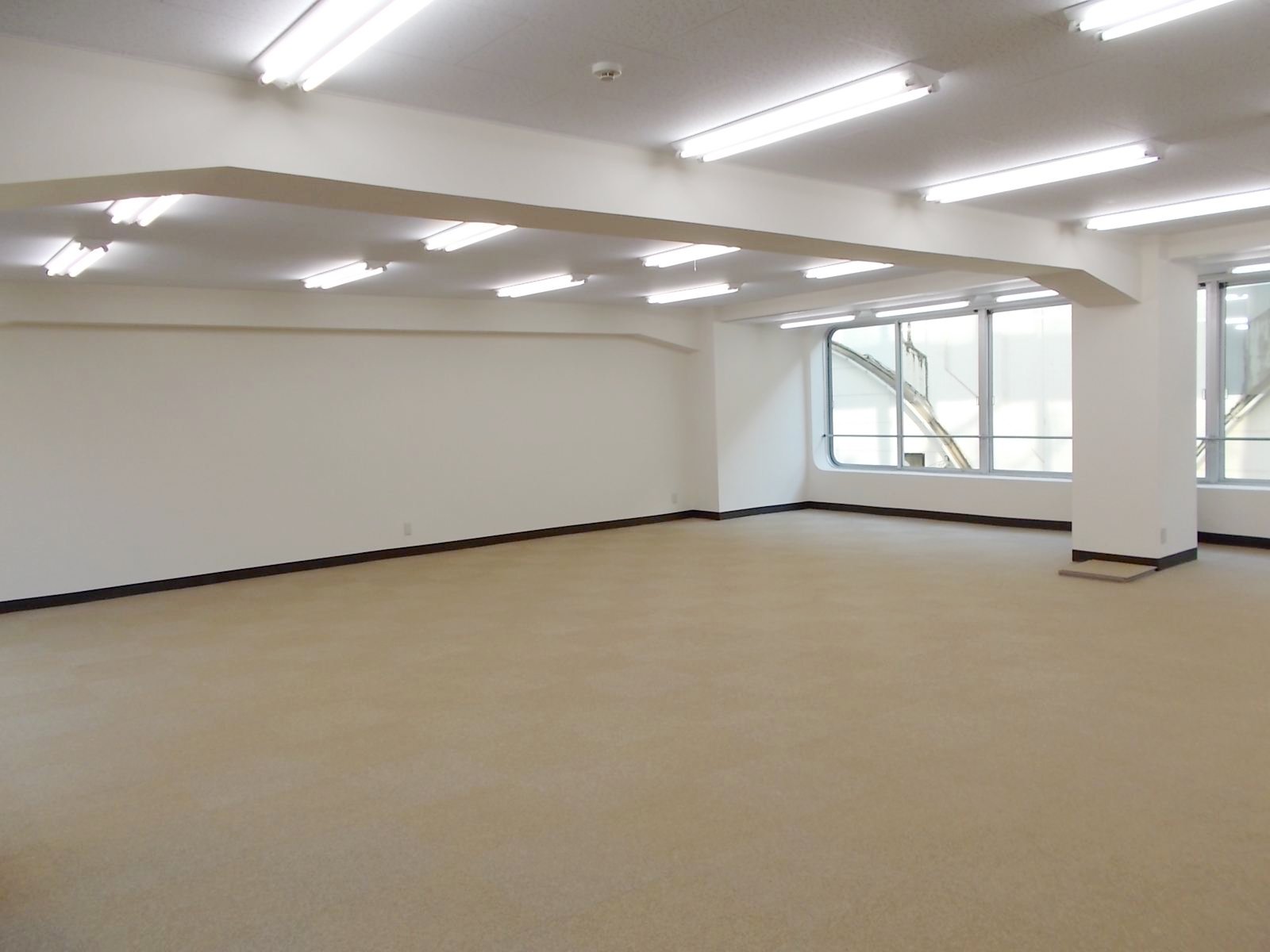 オフィス室内参考画像