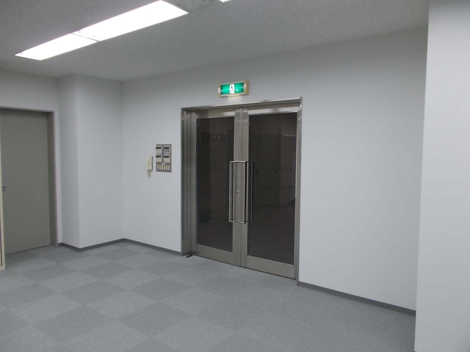 貸室出入り口