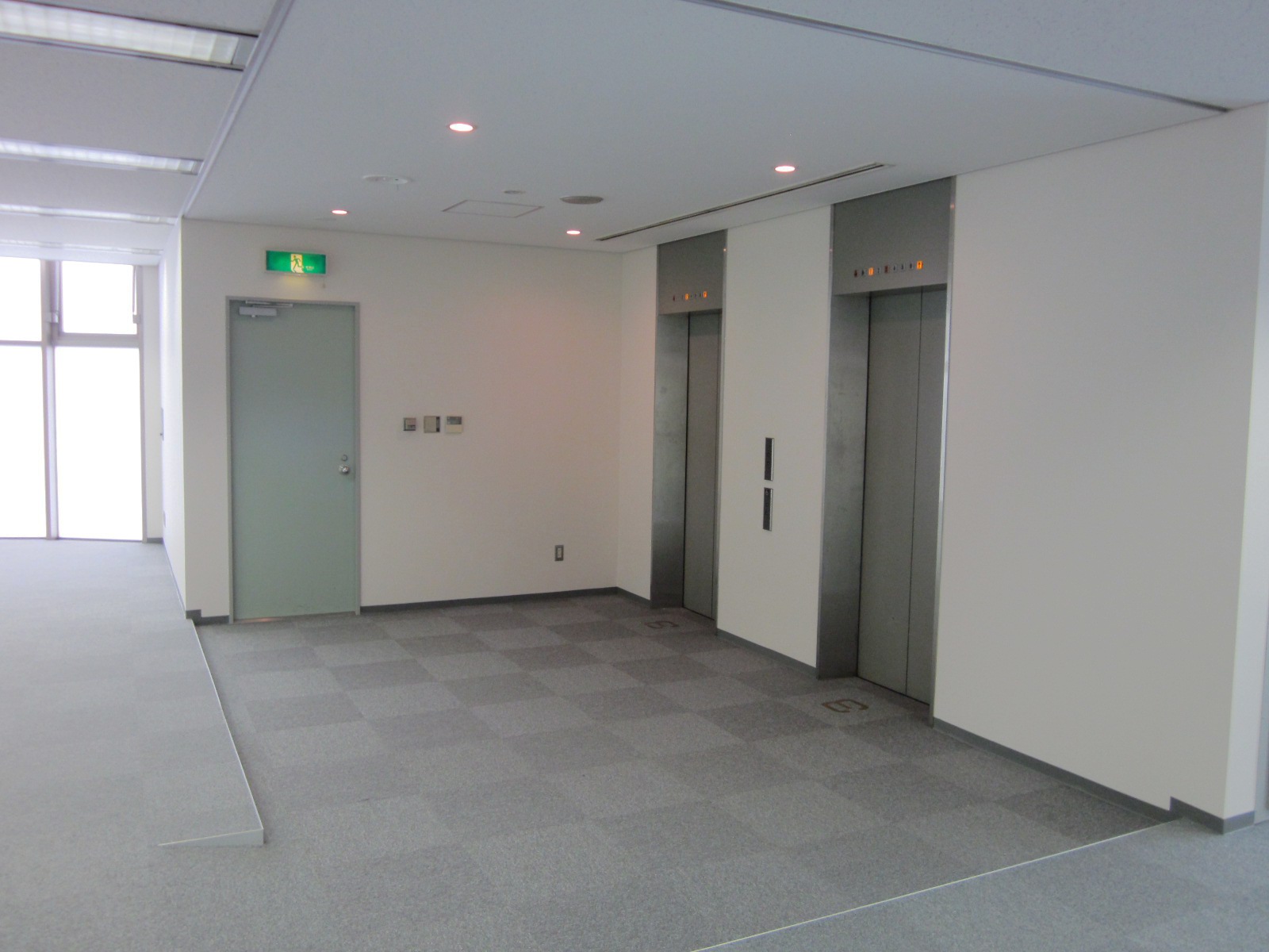 エレベーター2基　ダイレクトイン