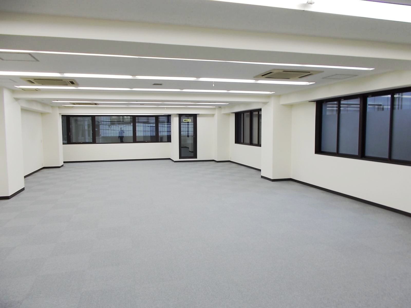 オフィス室内参考画像