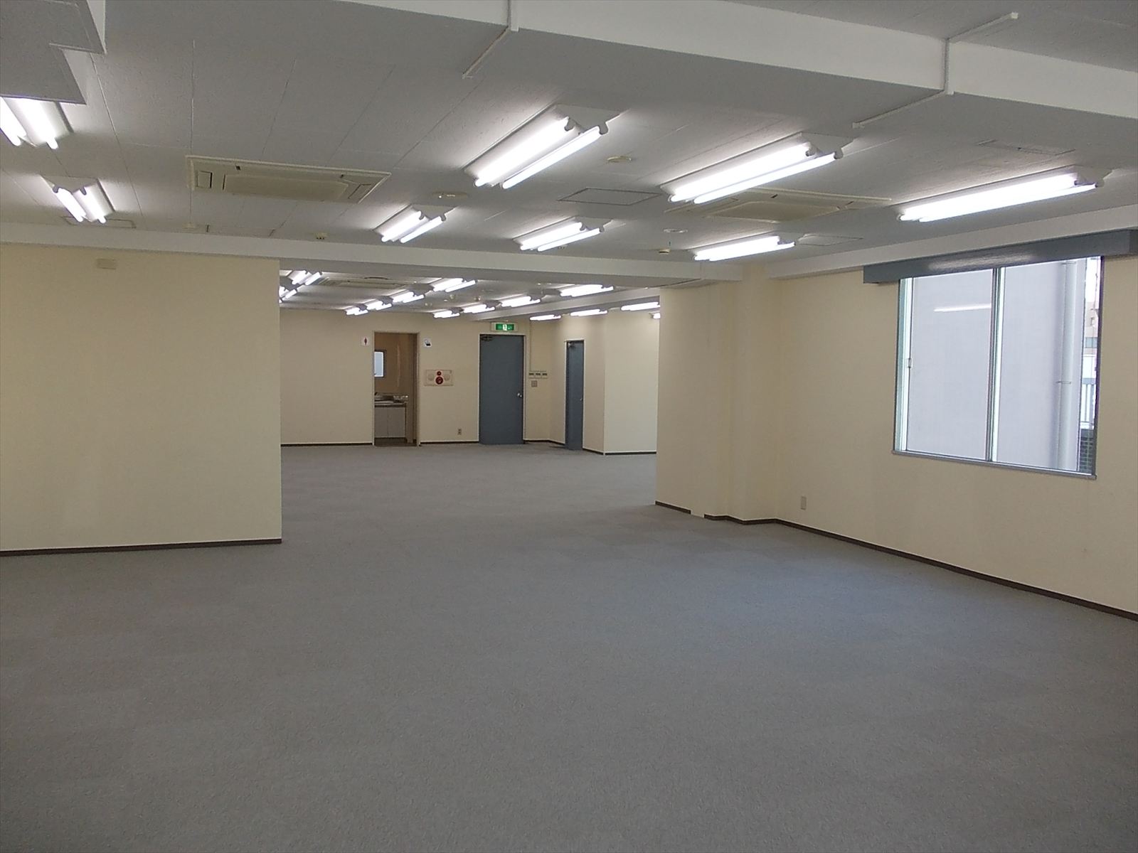 オフィス室内参考画像