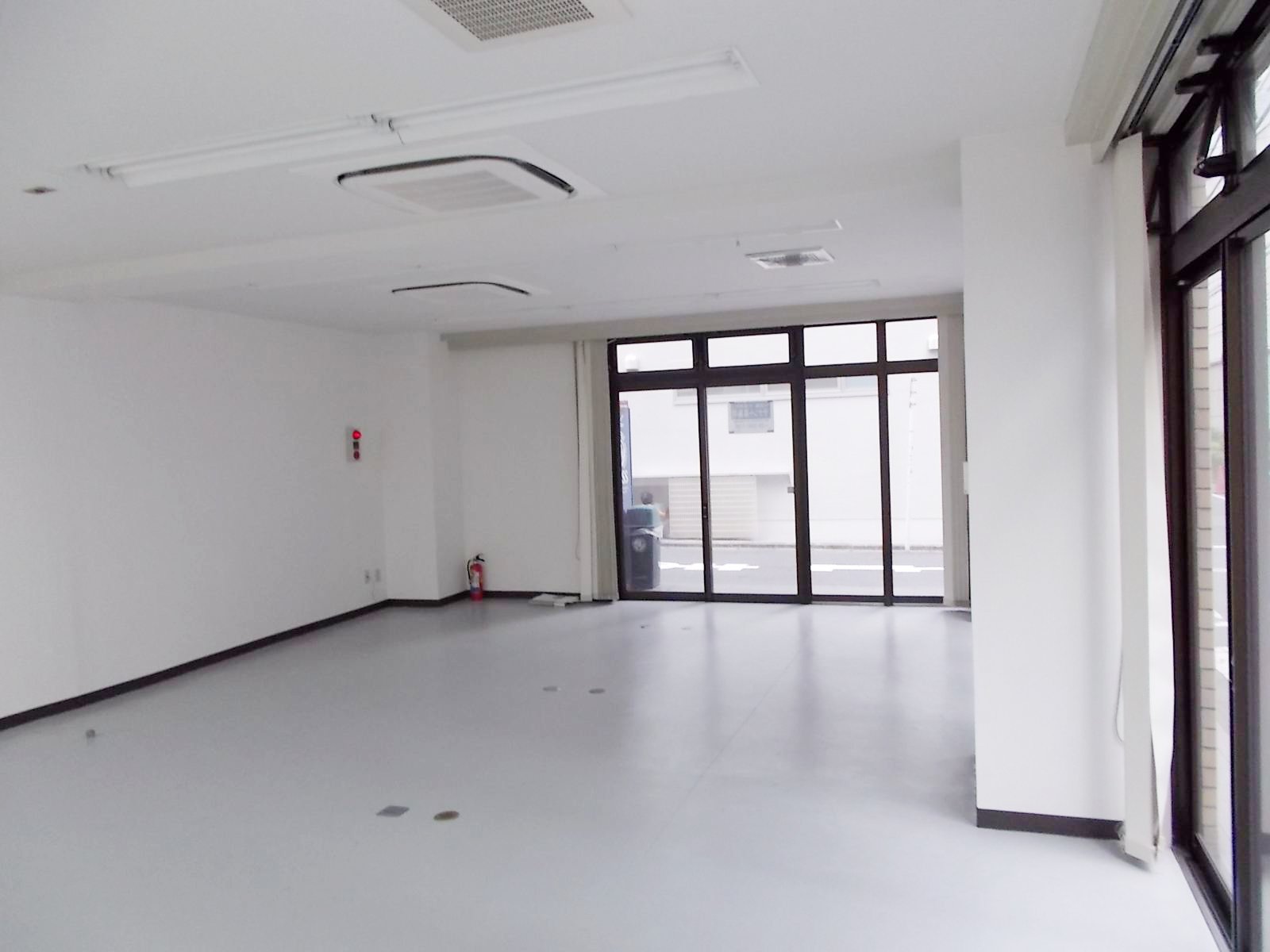 白を基調とした室内