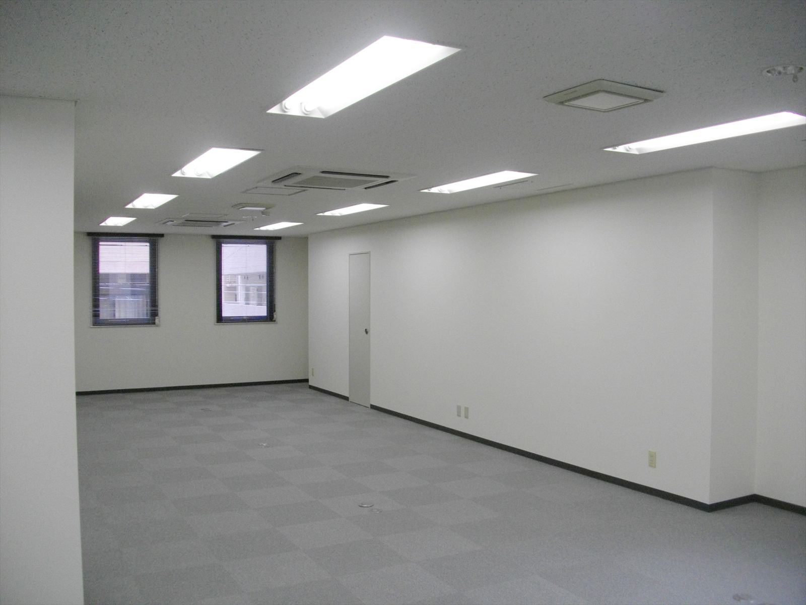 オフィス室内参考画像