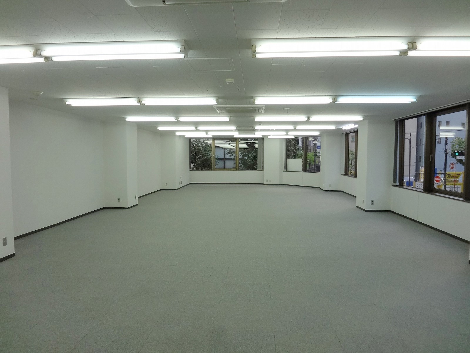 オフィス室内参考画像