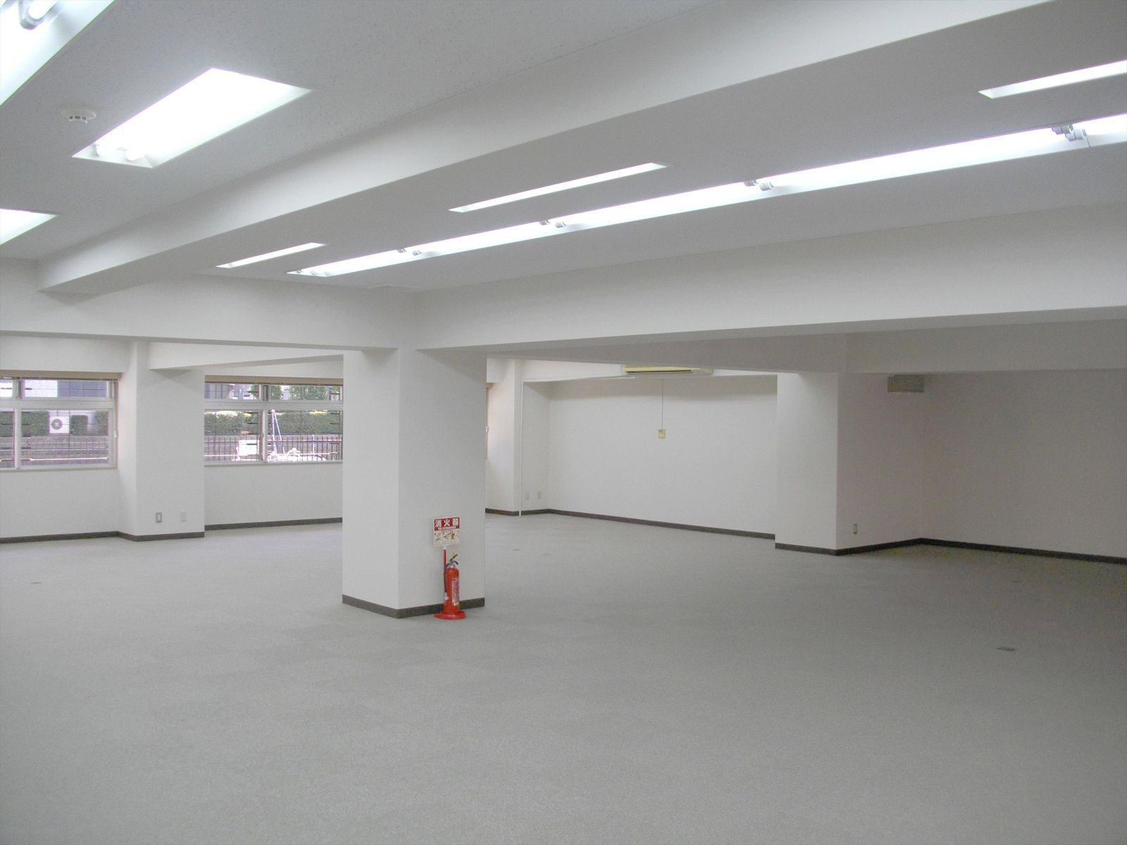 オフィス室内参考画像