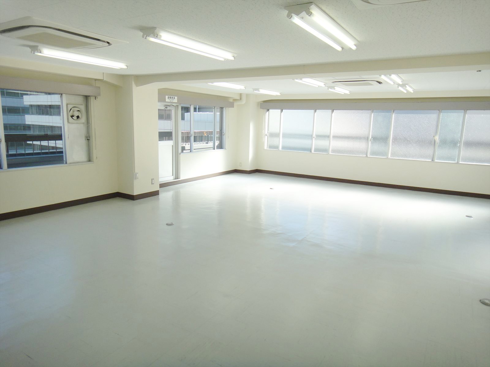 オフィス室内参考画像