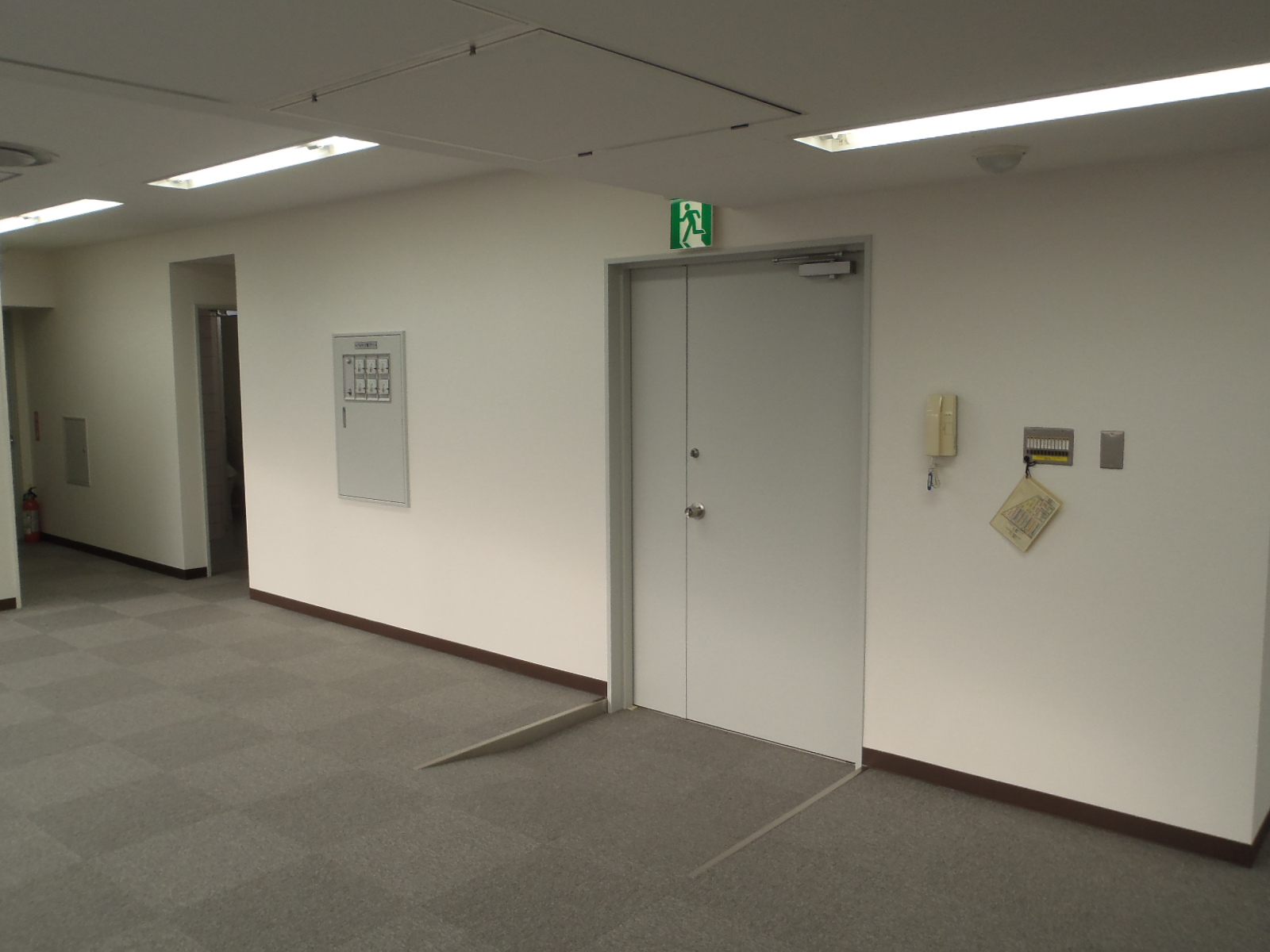 OAフロアで底上げされています