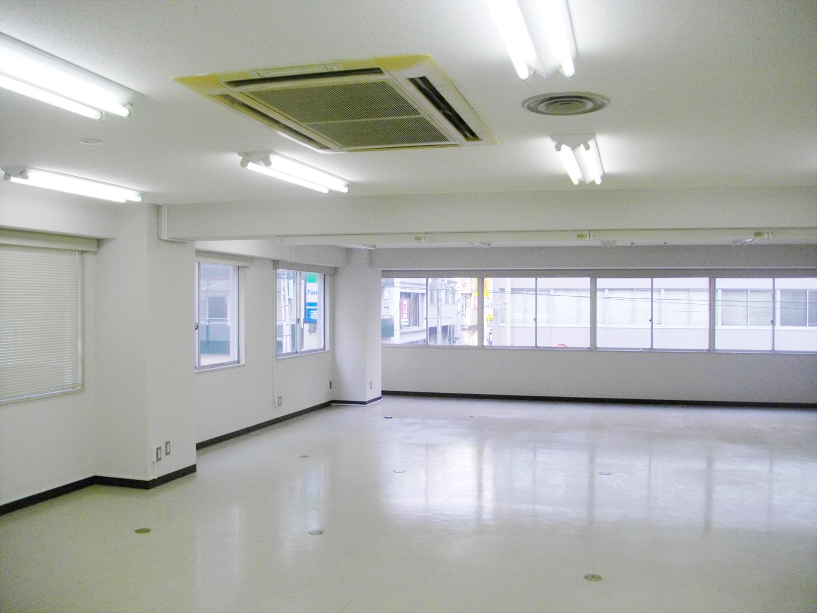 オフィス室内参考画像