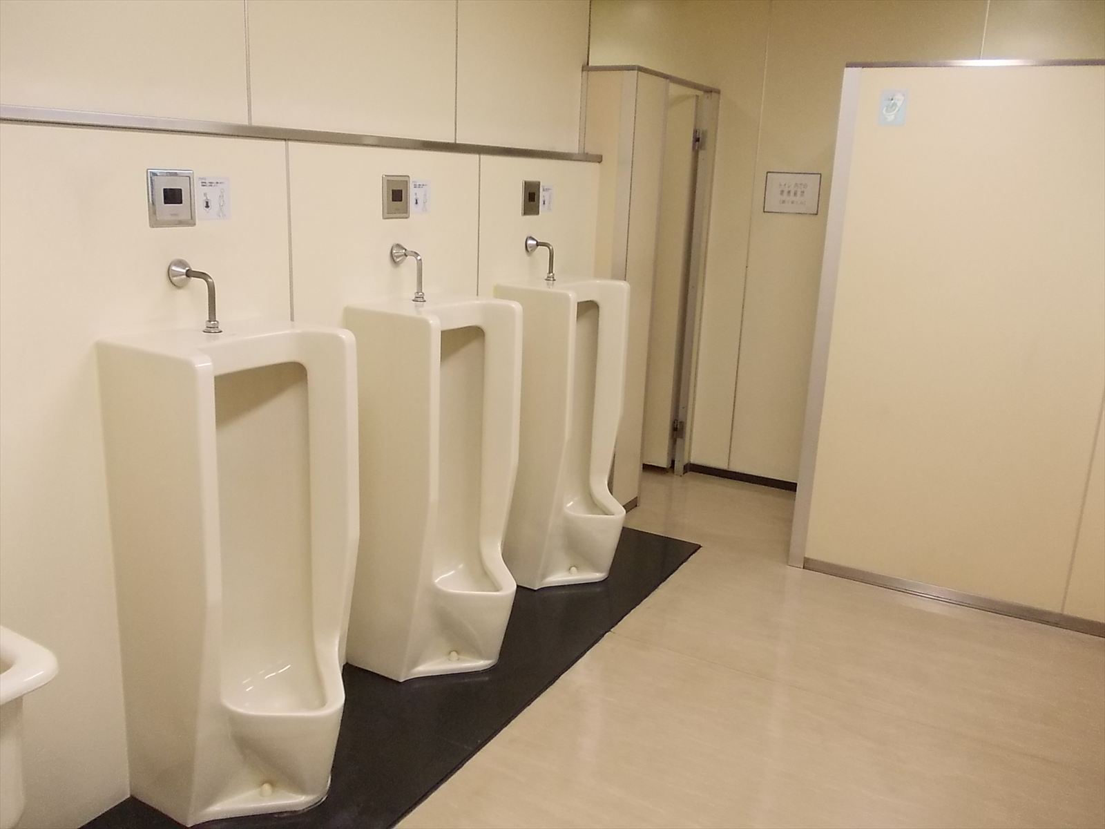 男性用トイレ