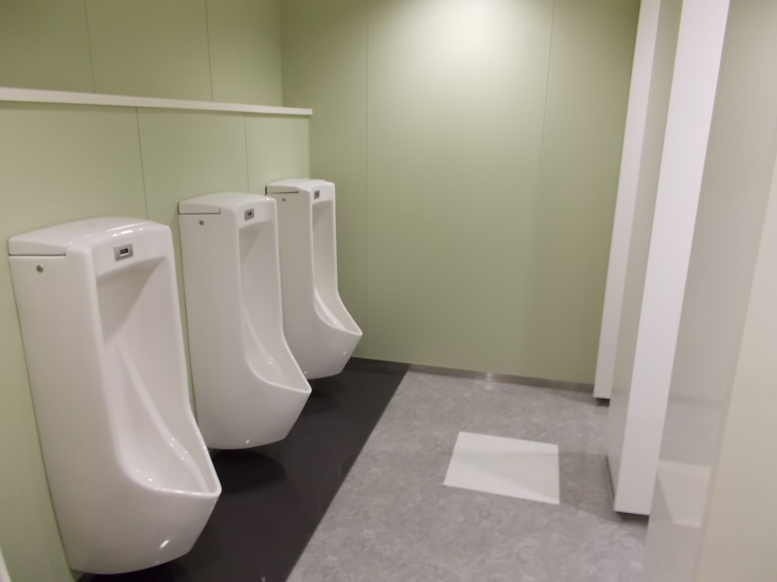 男性用トイレ