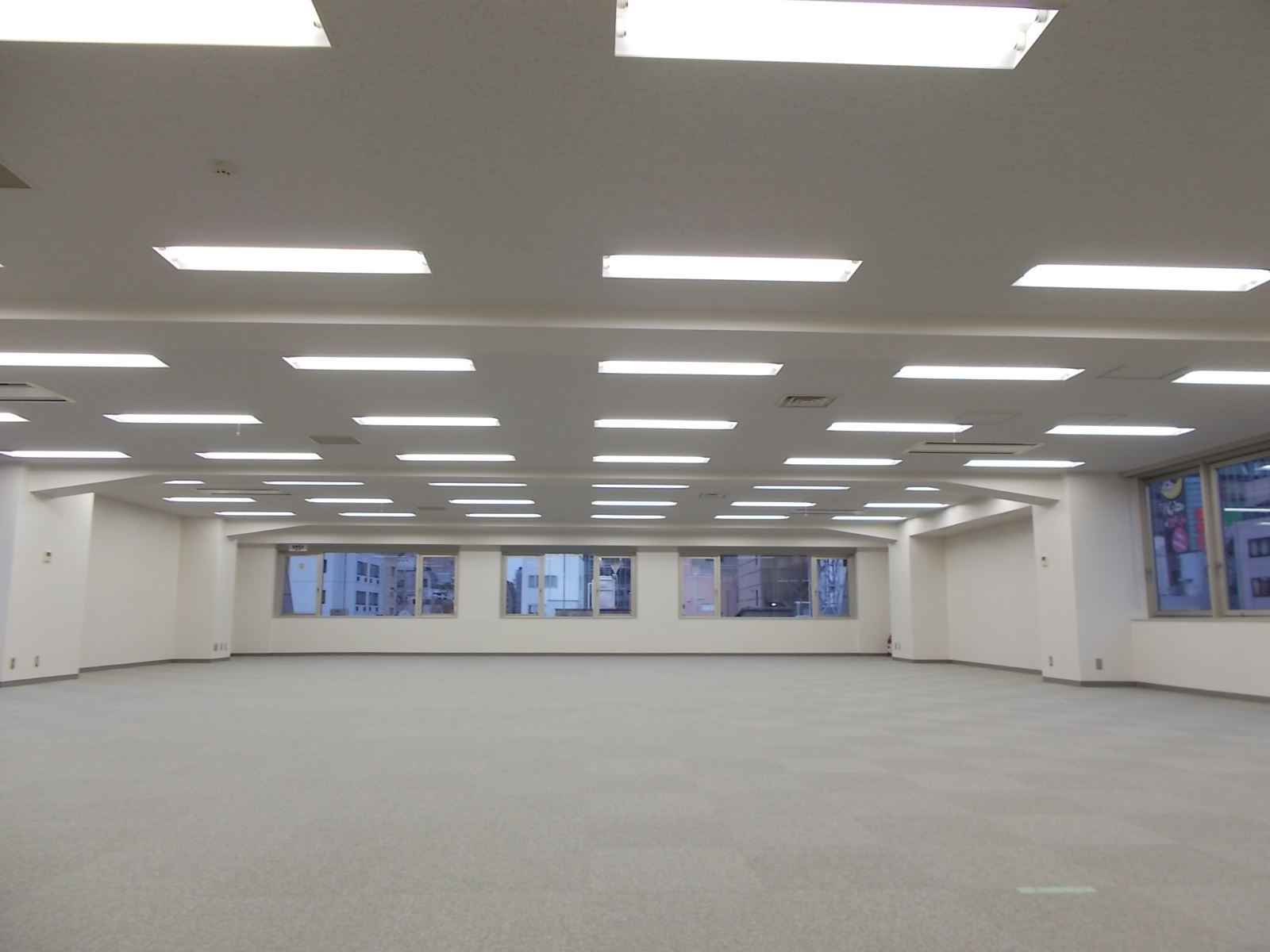 オフィス室内参考画像