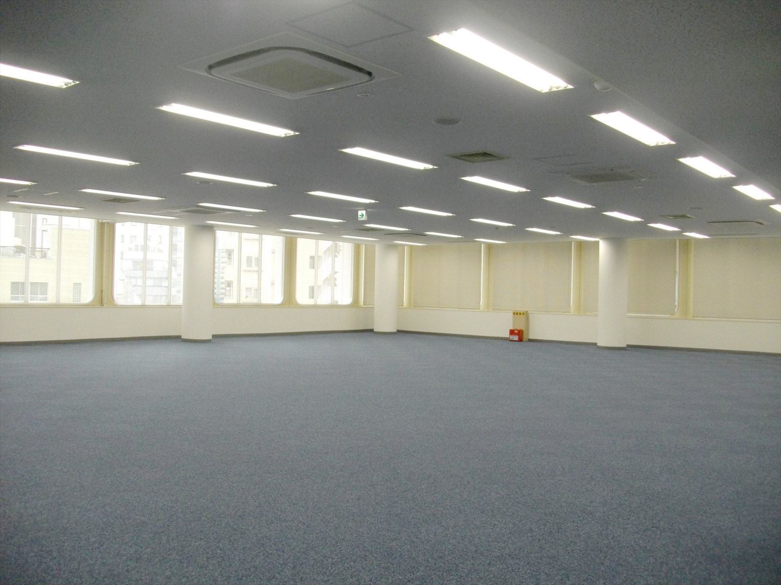 オフィス室内参考画像