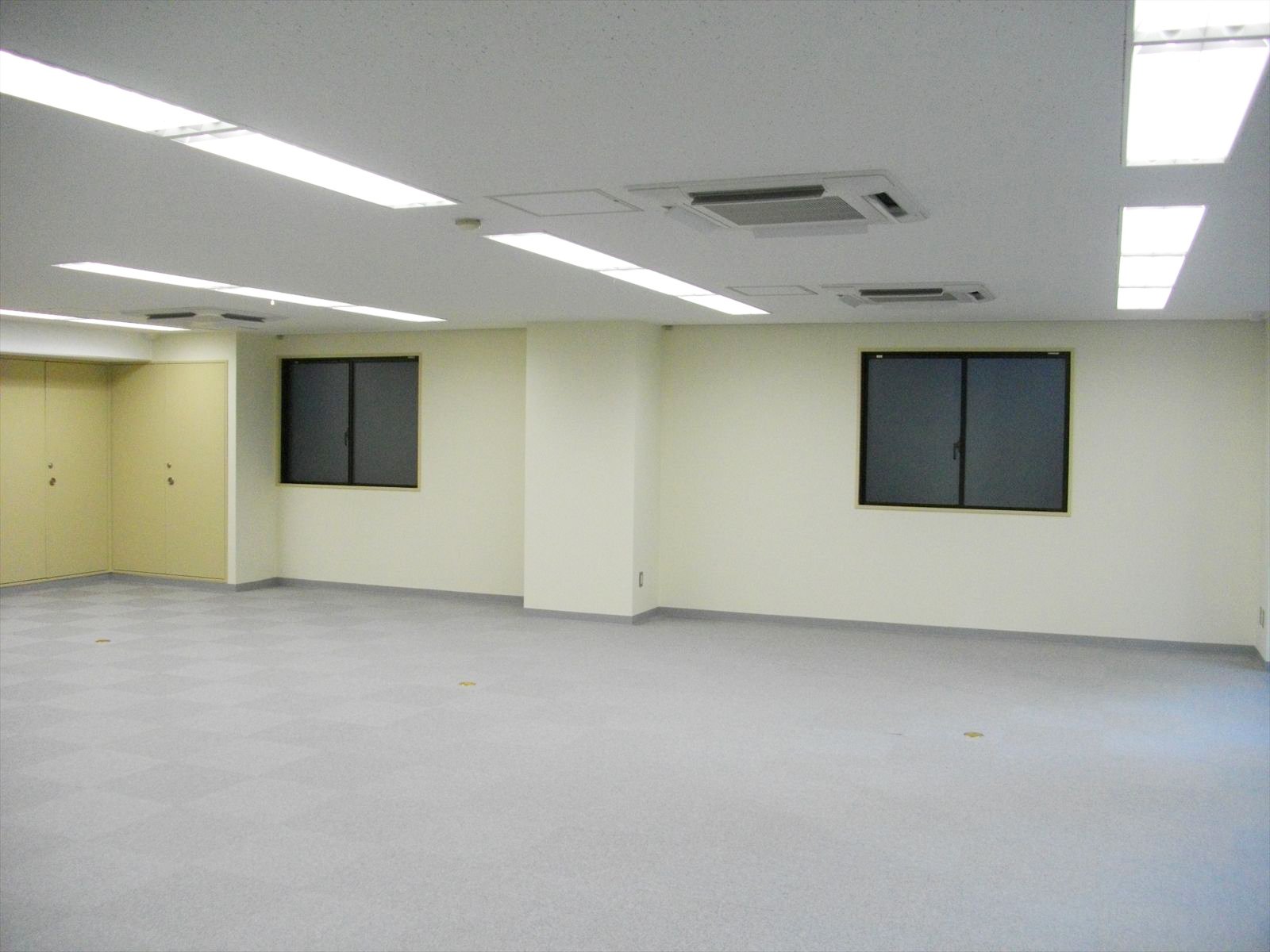 オフィス室内参考画像