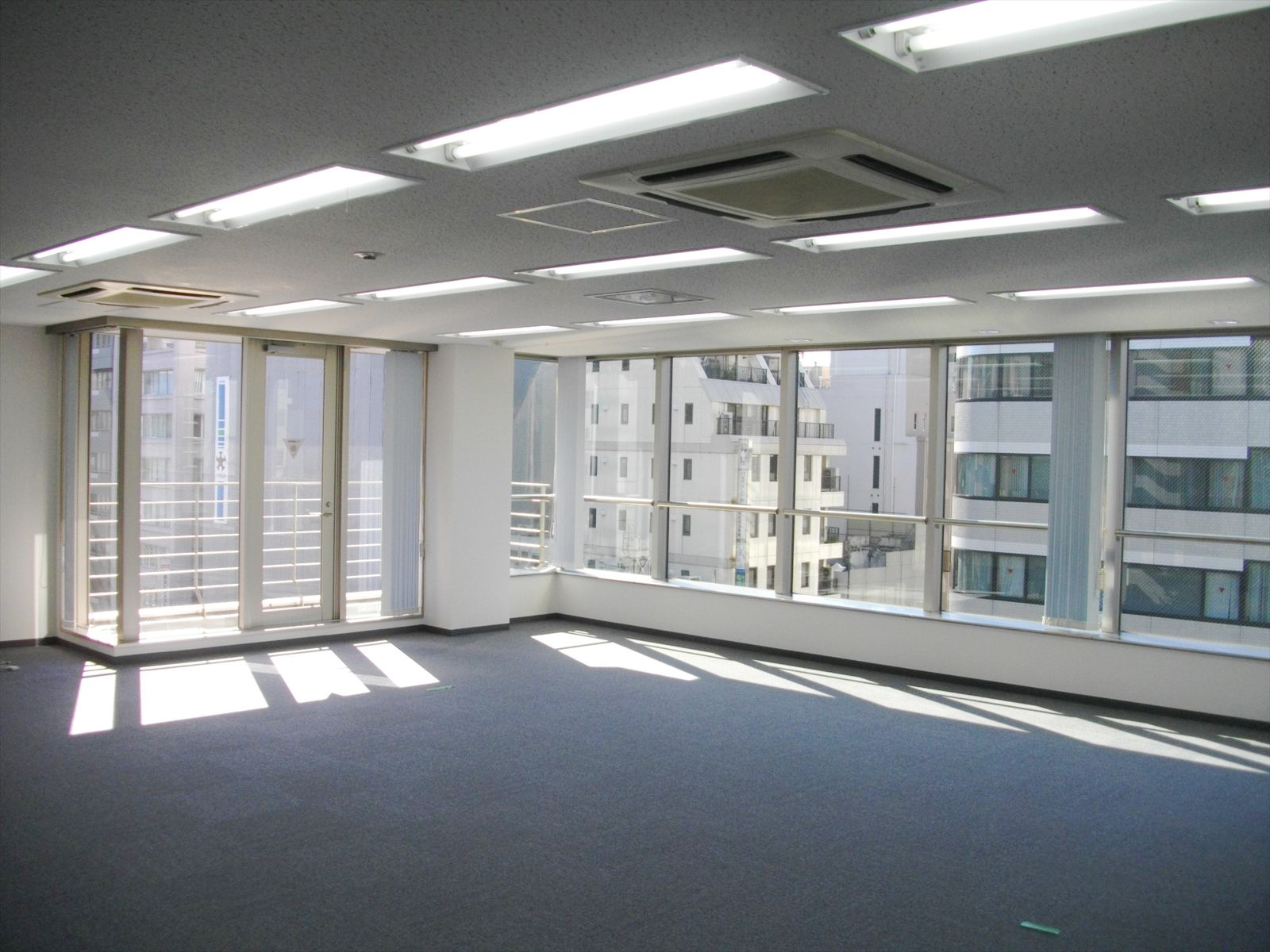 オフィス室内参考画像