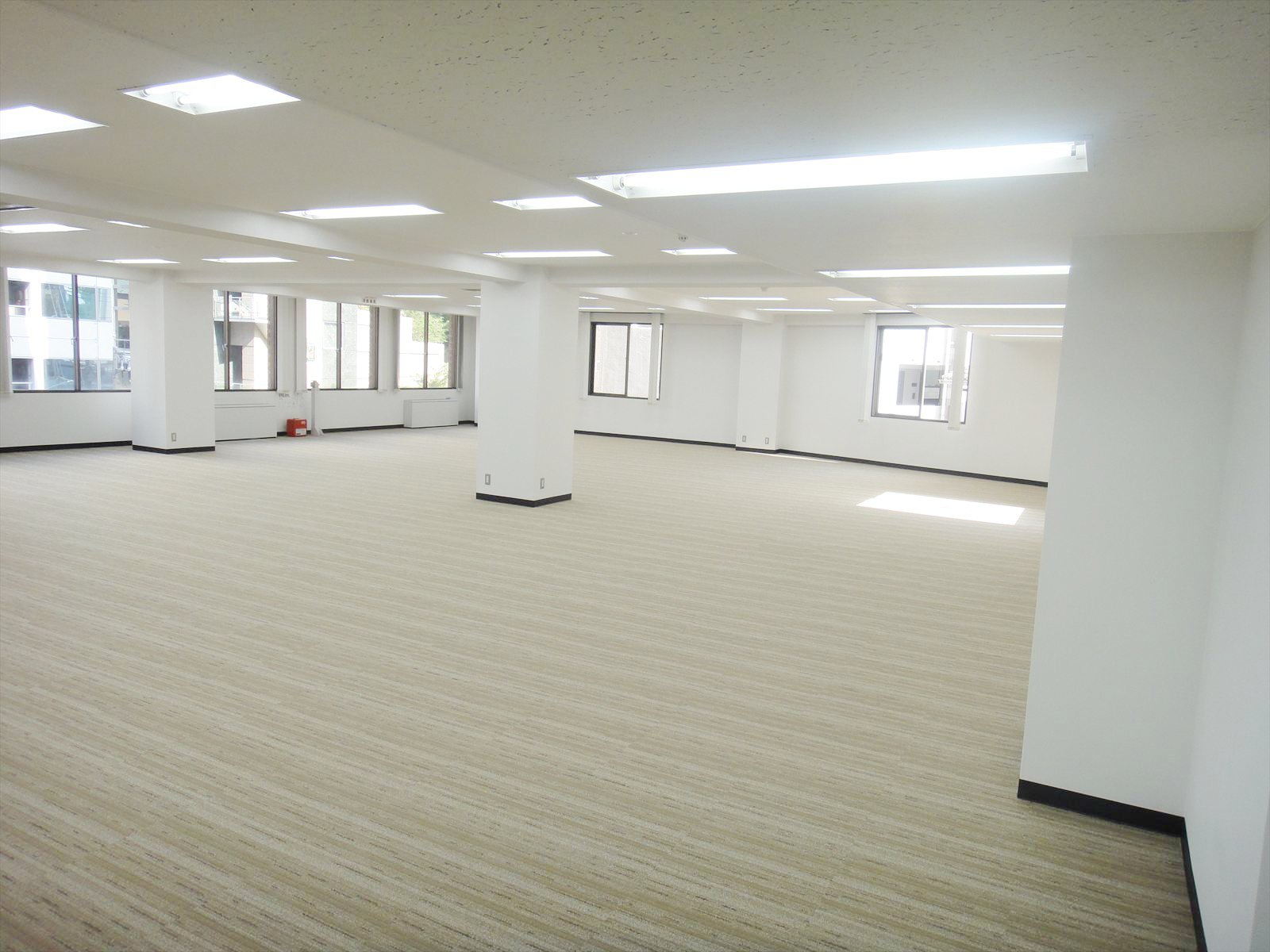 オフィス室内参考画像