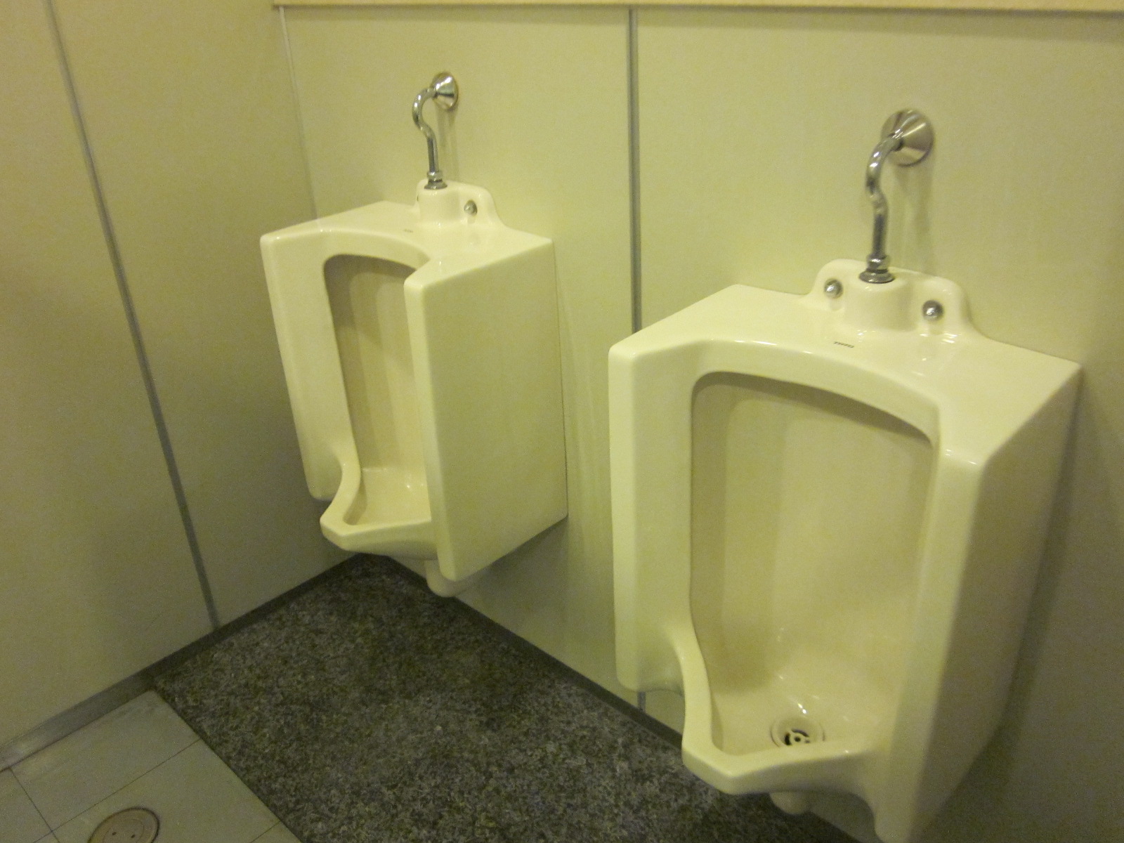 男性用トイレ